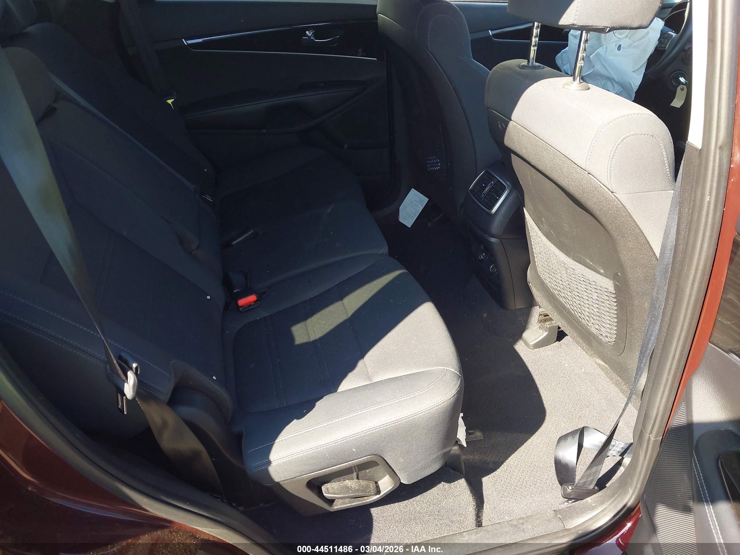 KIA SORENTO image 8