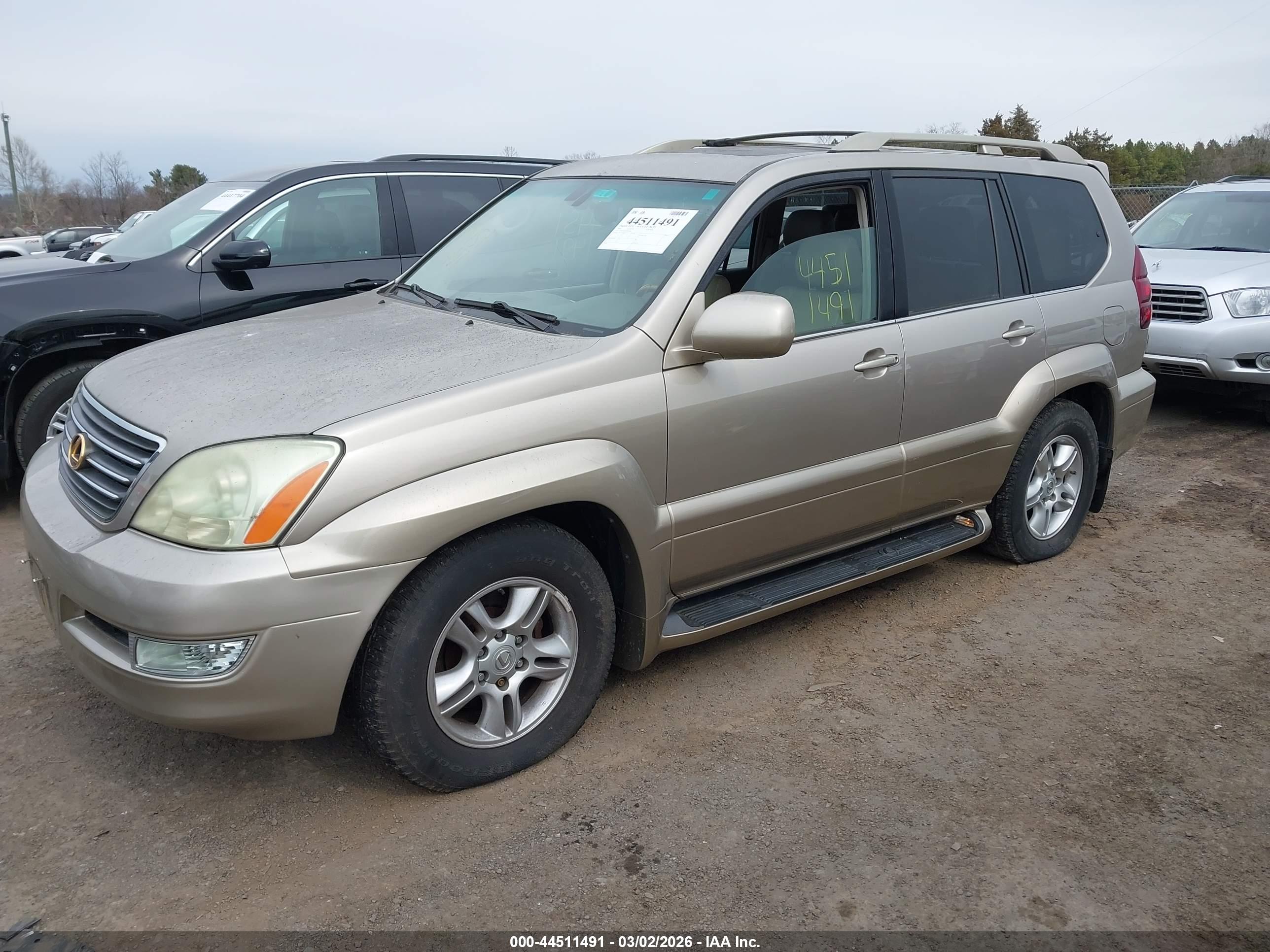 LEXUS GX image 2