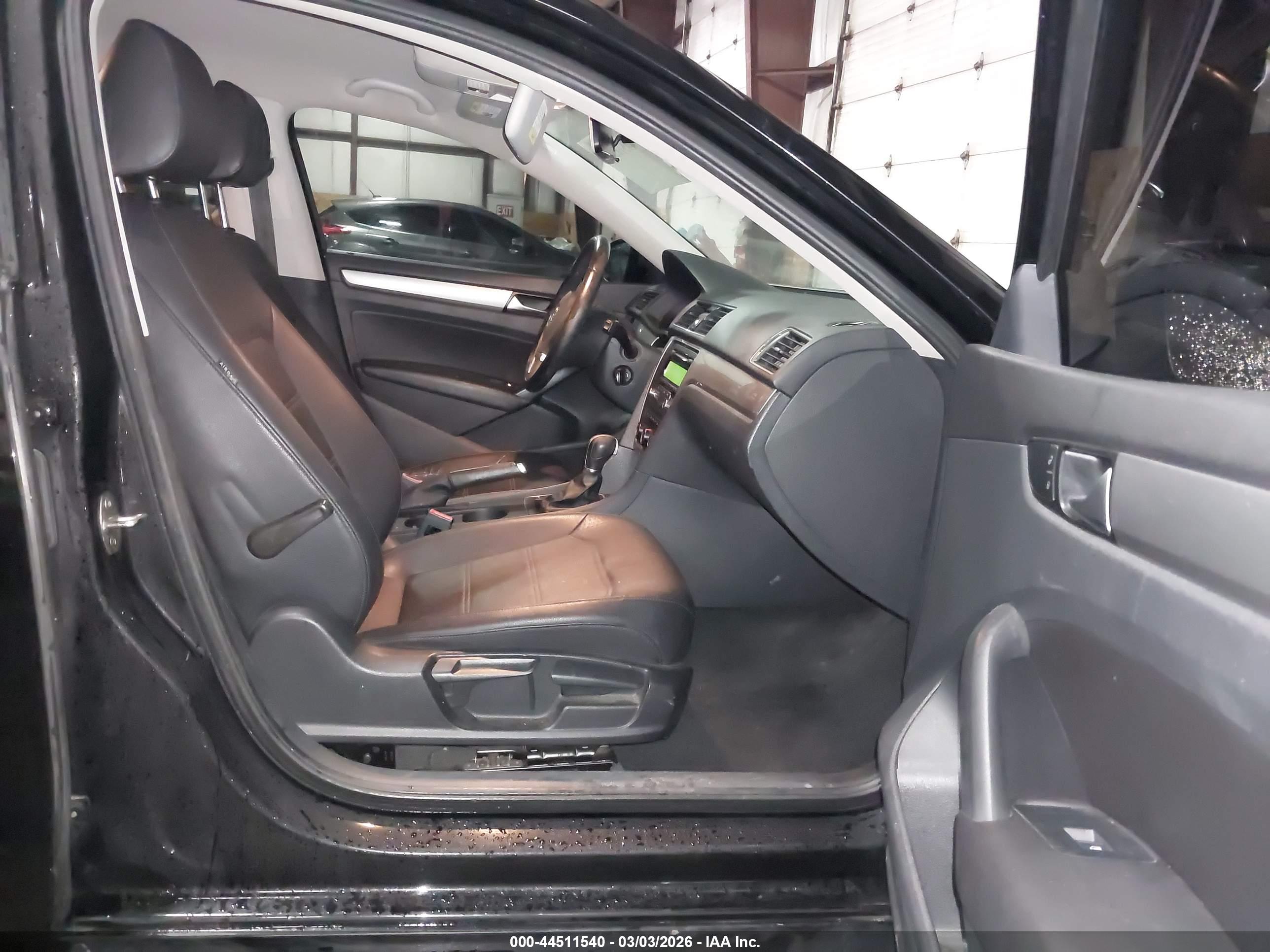 VOLKSWAGEN PASSAT image 5