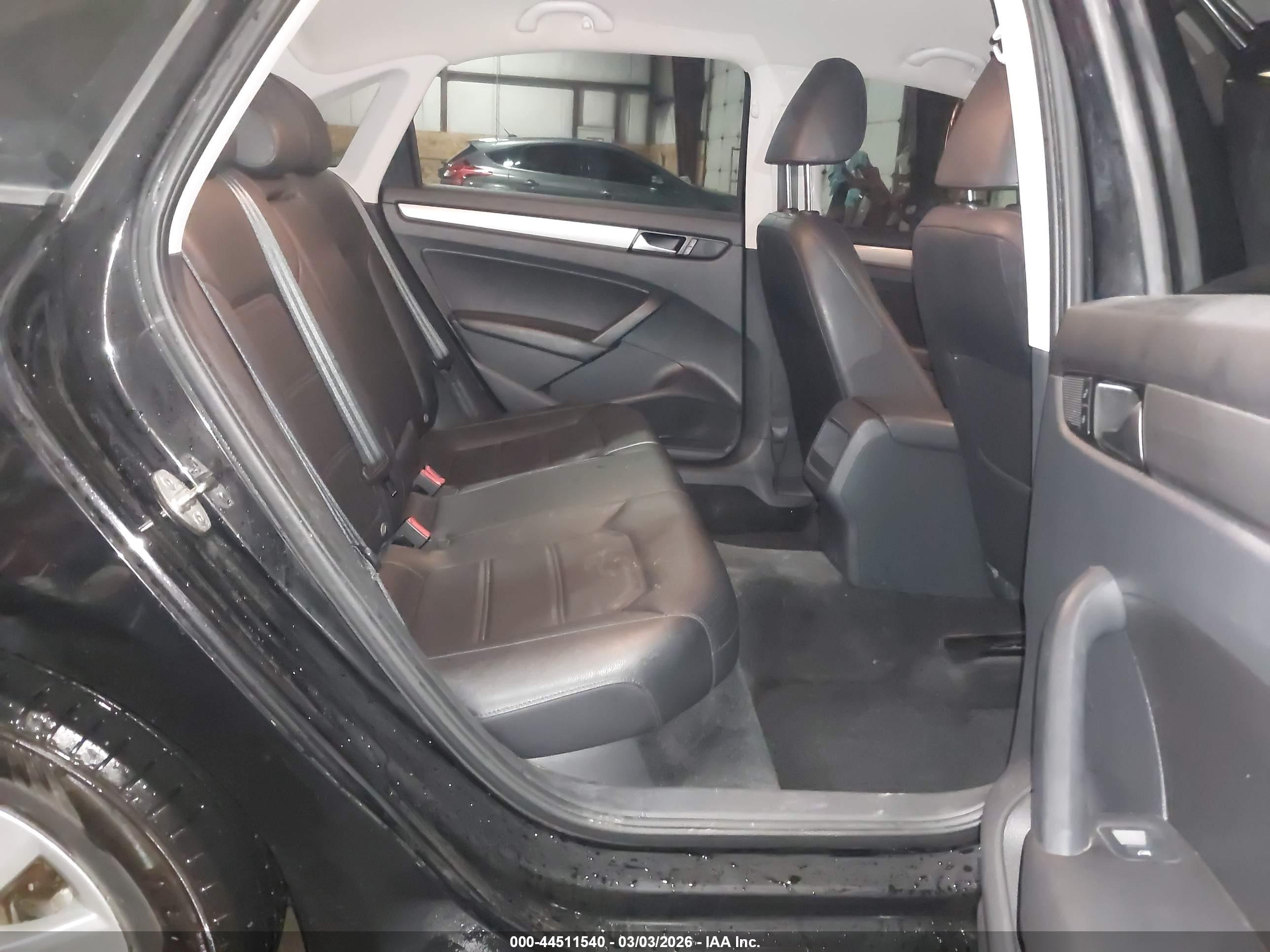 VOLKSWAGEN PASSAT image 8