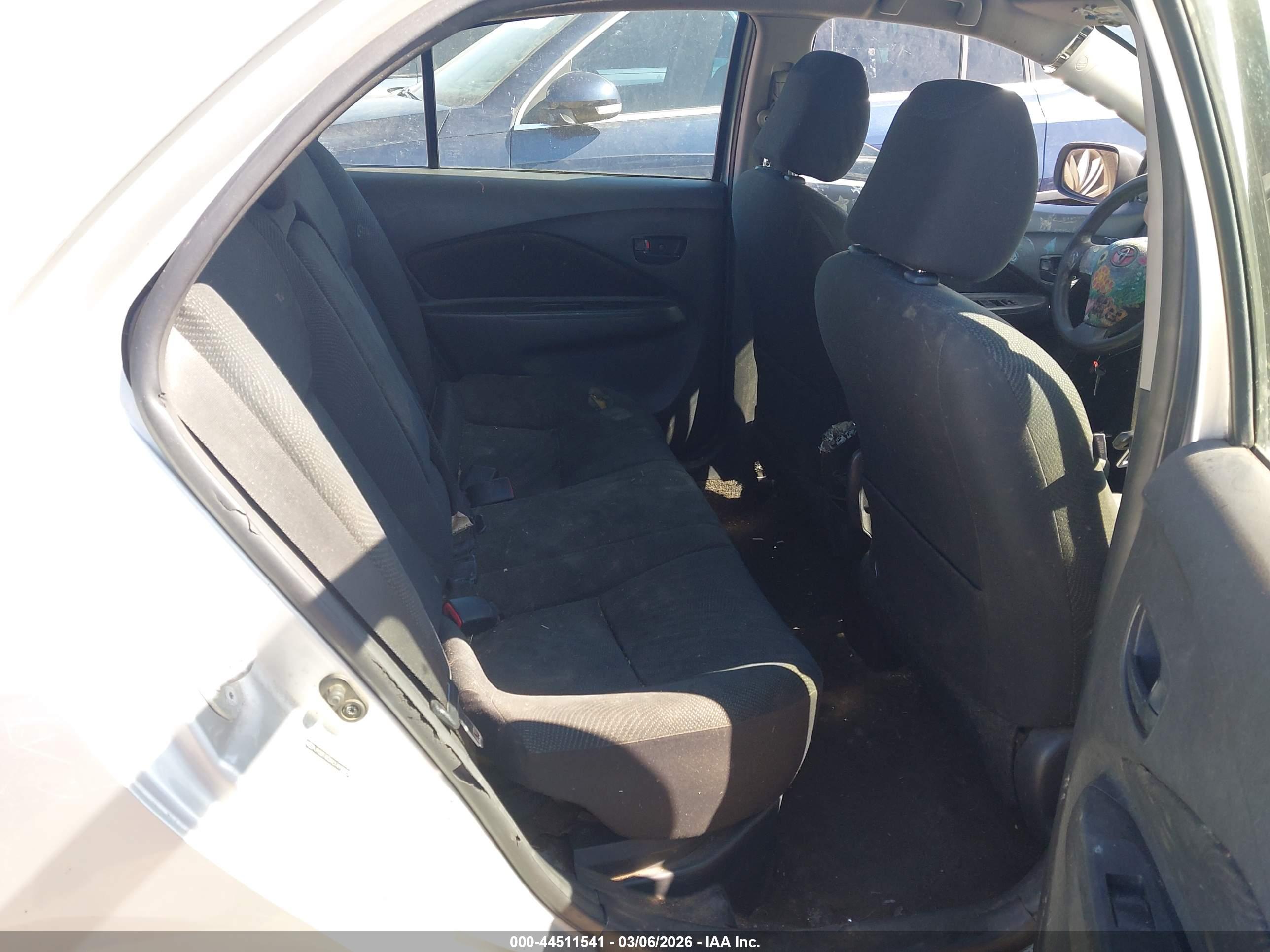 TOYOTA YARIS image 8