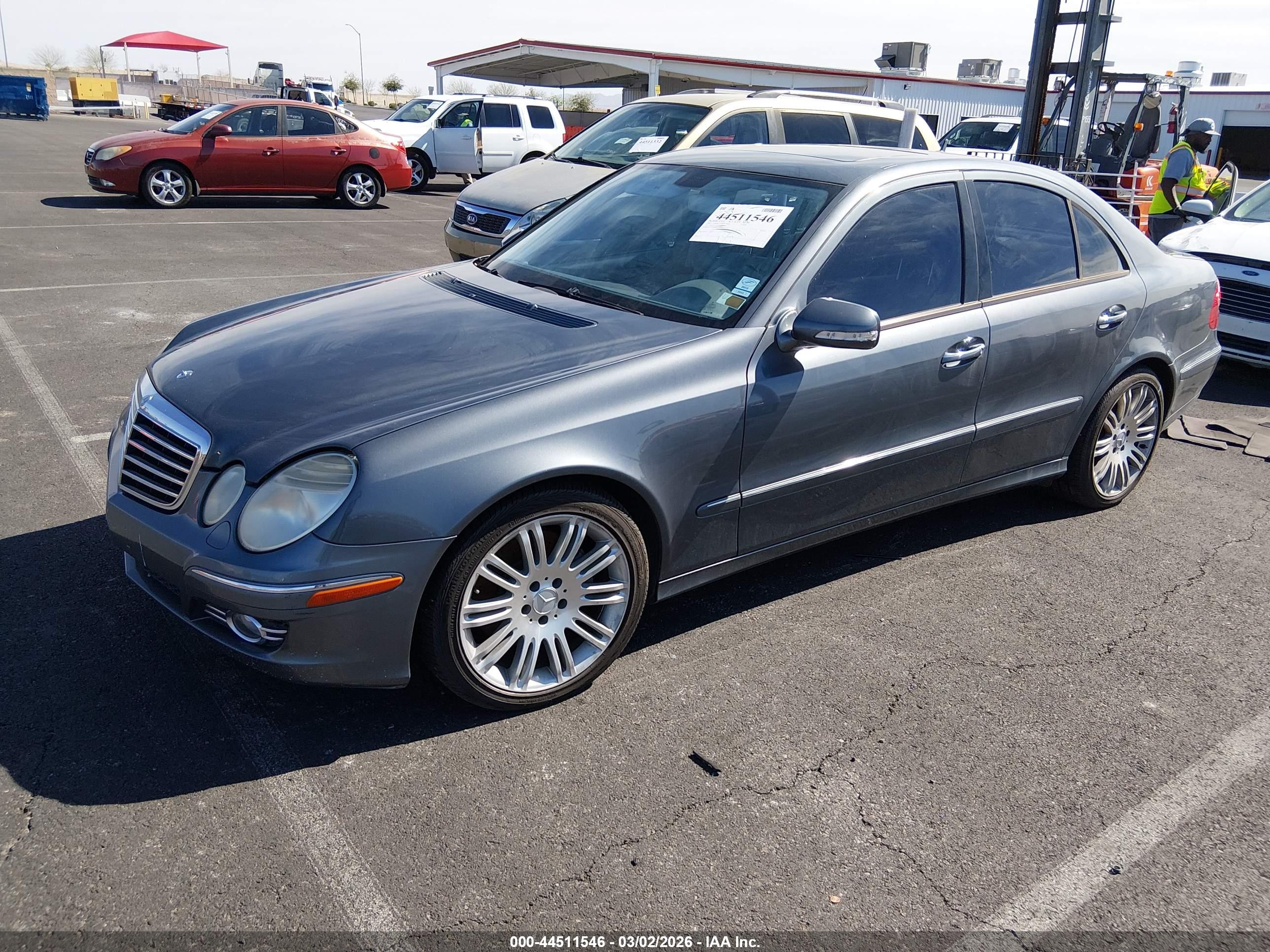 MERCEDES-BENZ E image 2