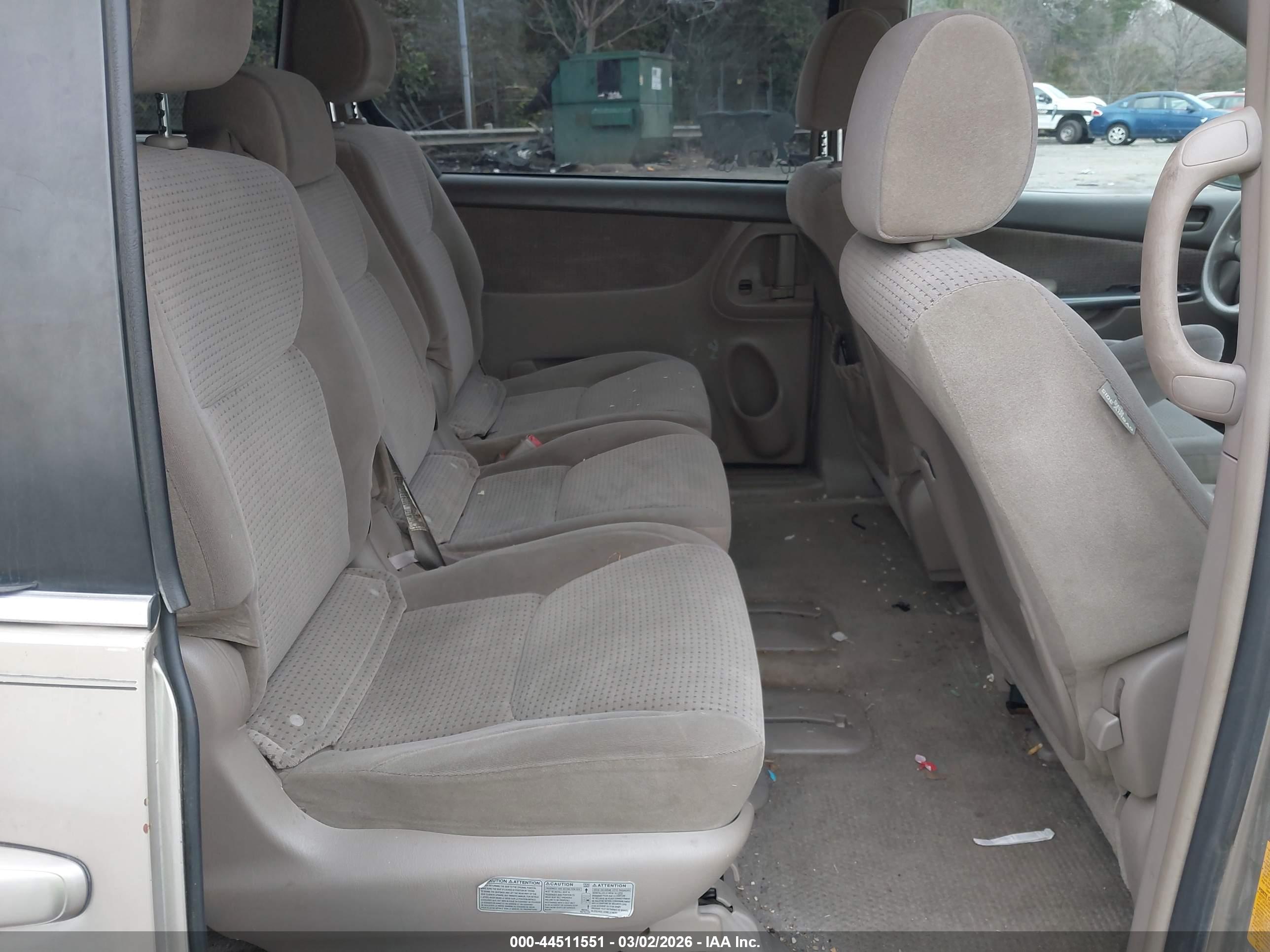 TOYOTA SIENNA image 8