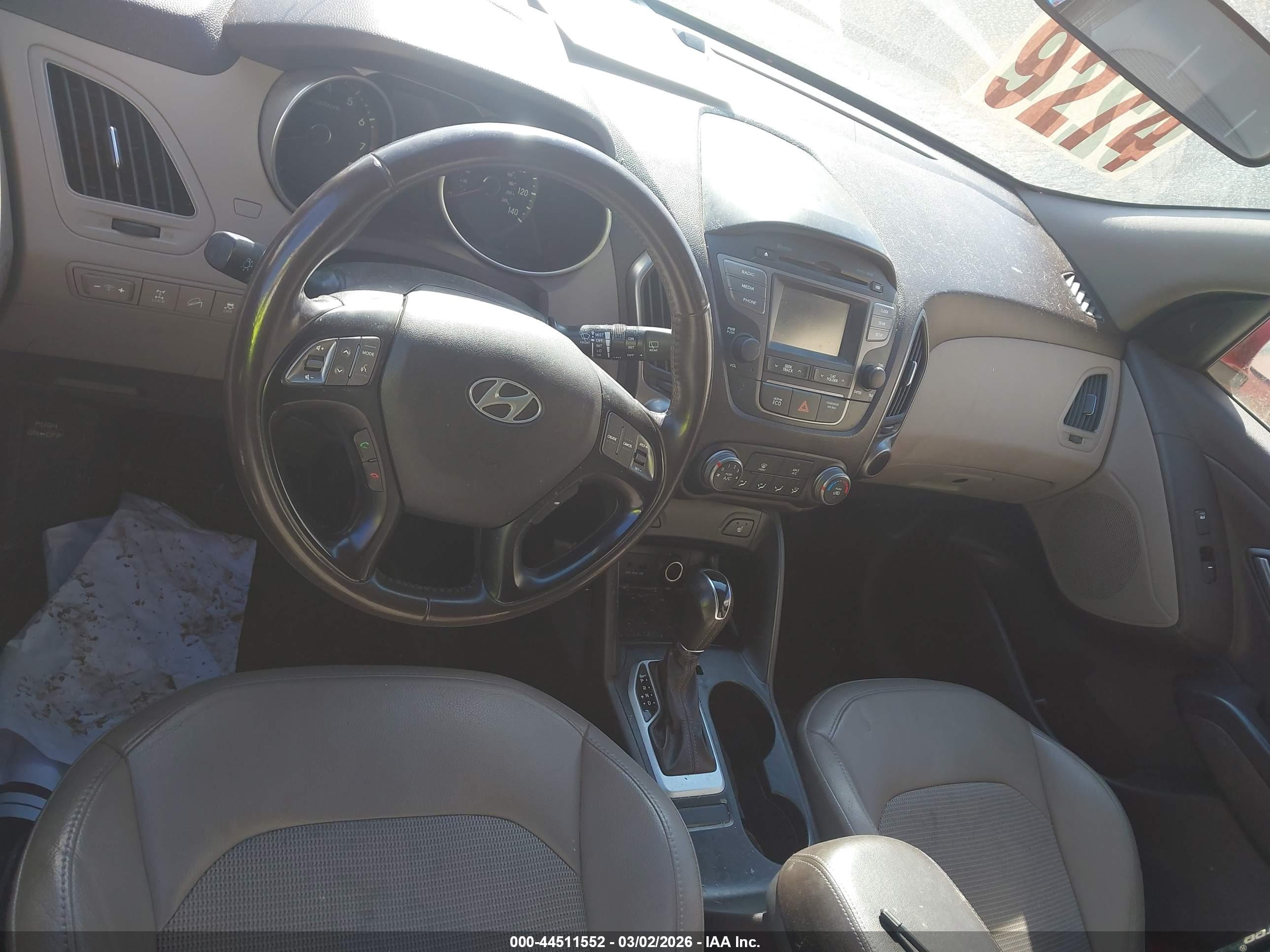 HYUNDAI TUCSON image 5