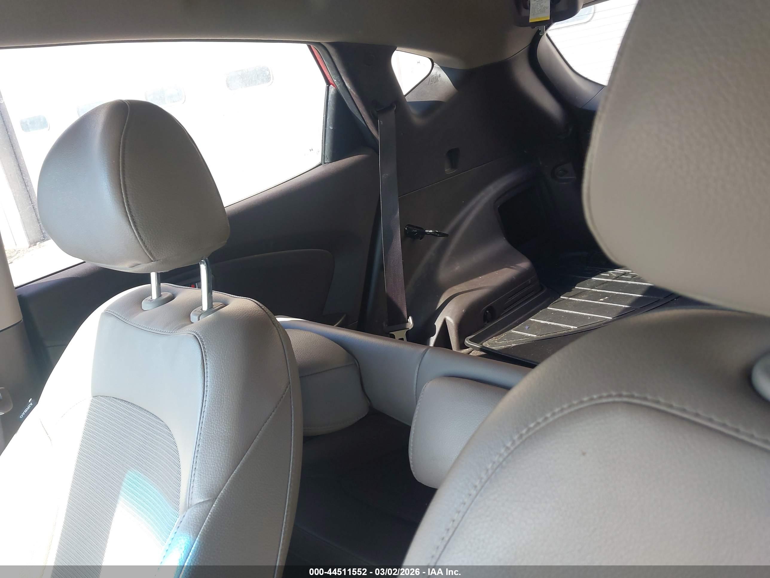 HYUNDAI TUCSON image 8