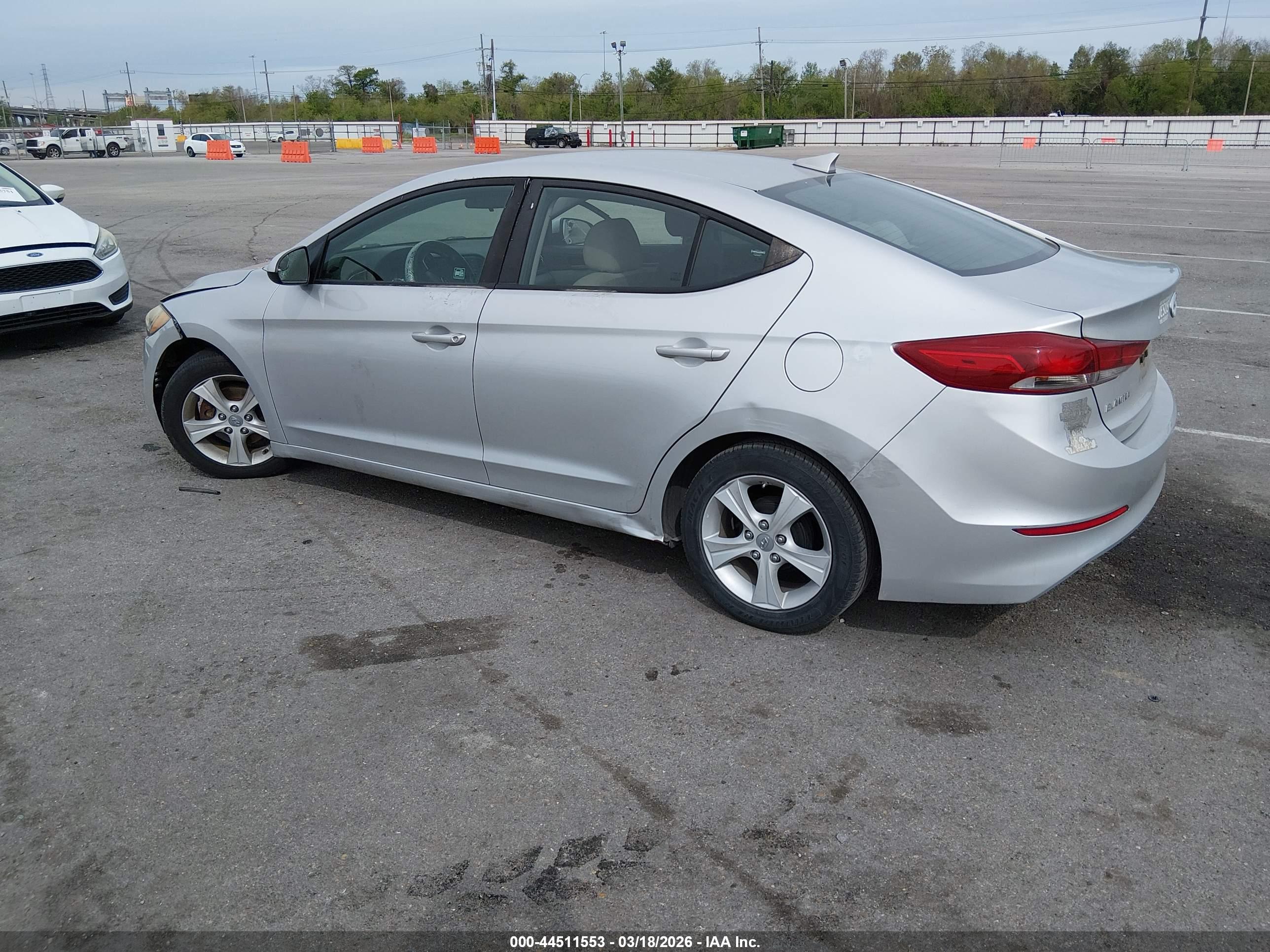 HYUNDAI ELANTRA image 3