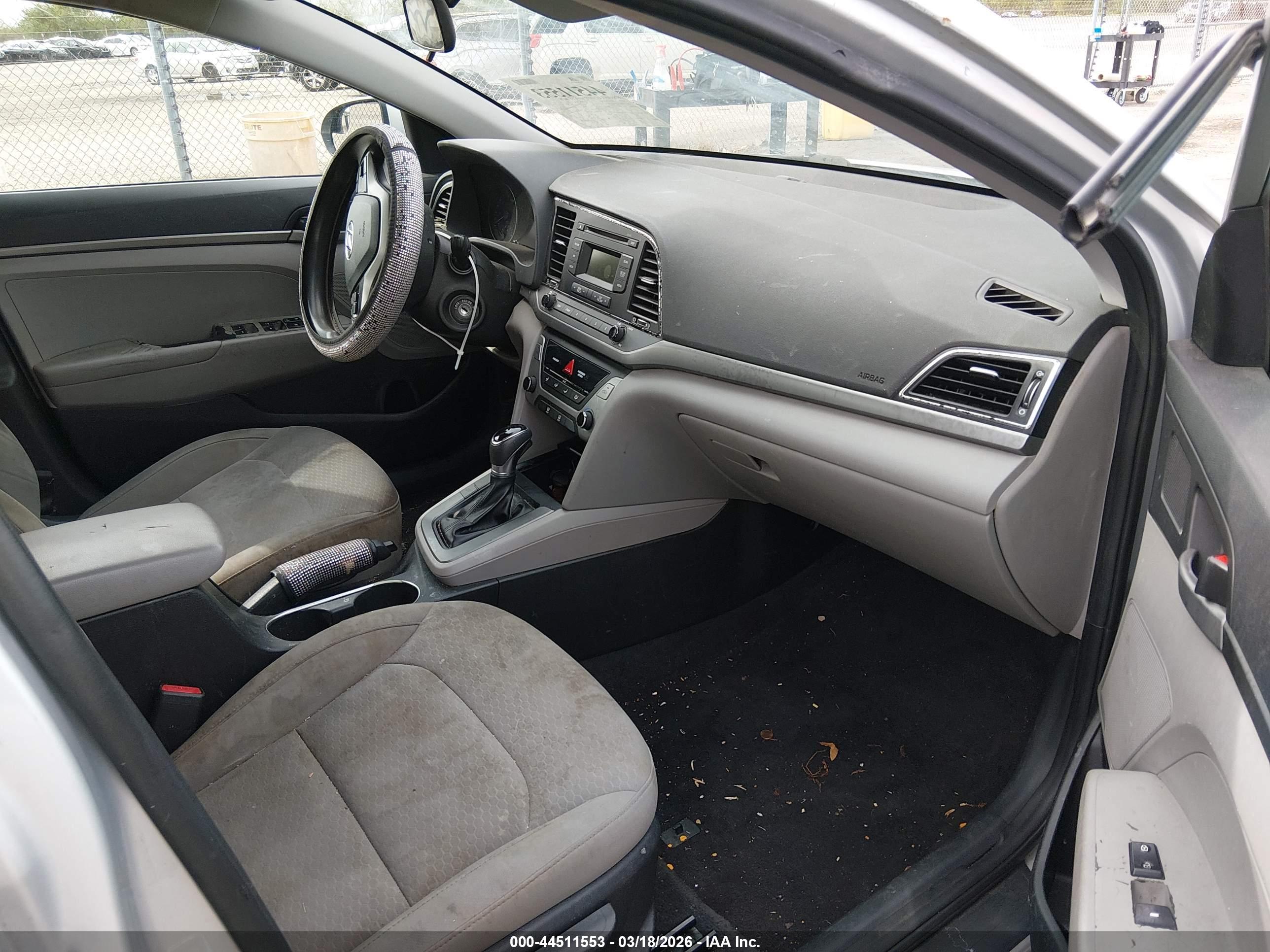 HYUNDAI ELANTRA image 5