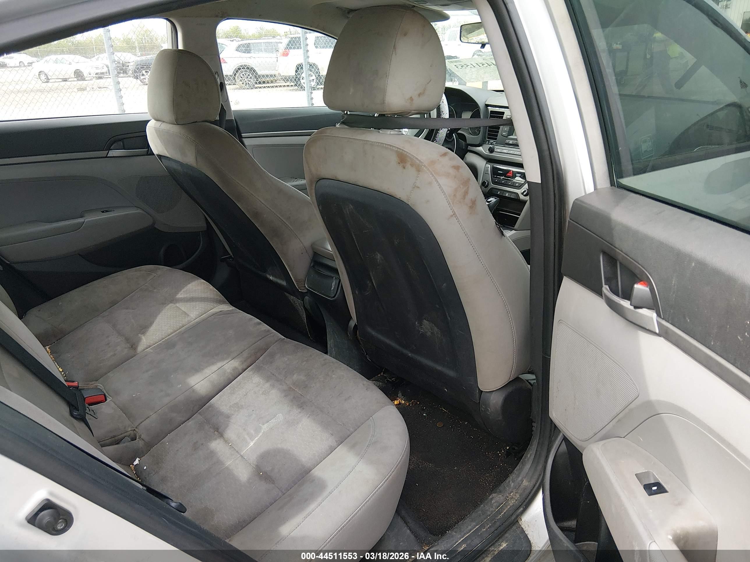HYUNDAI ELANTRA image 8
