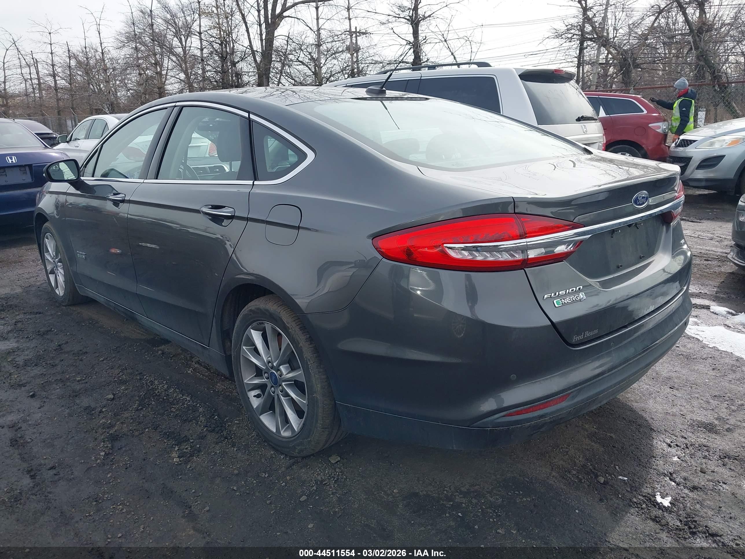 FORD FUSION image 3