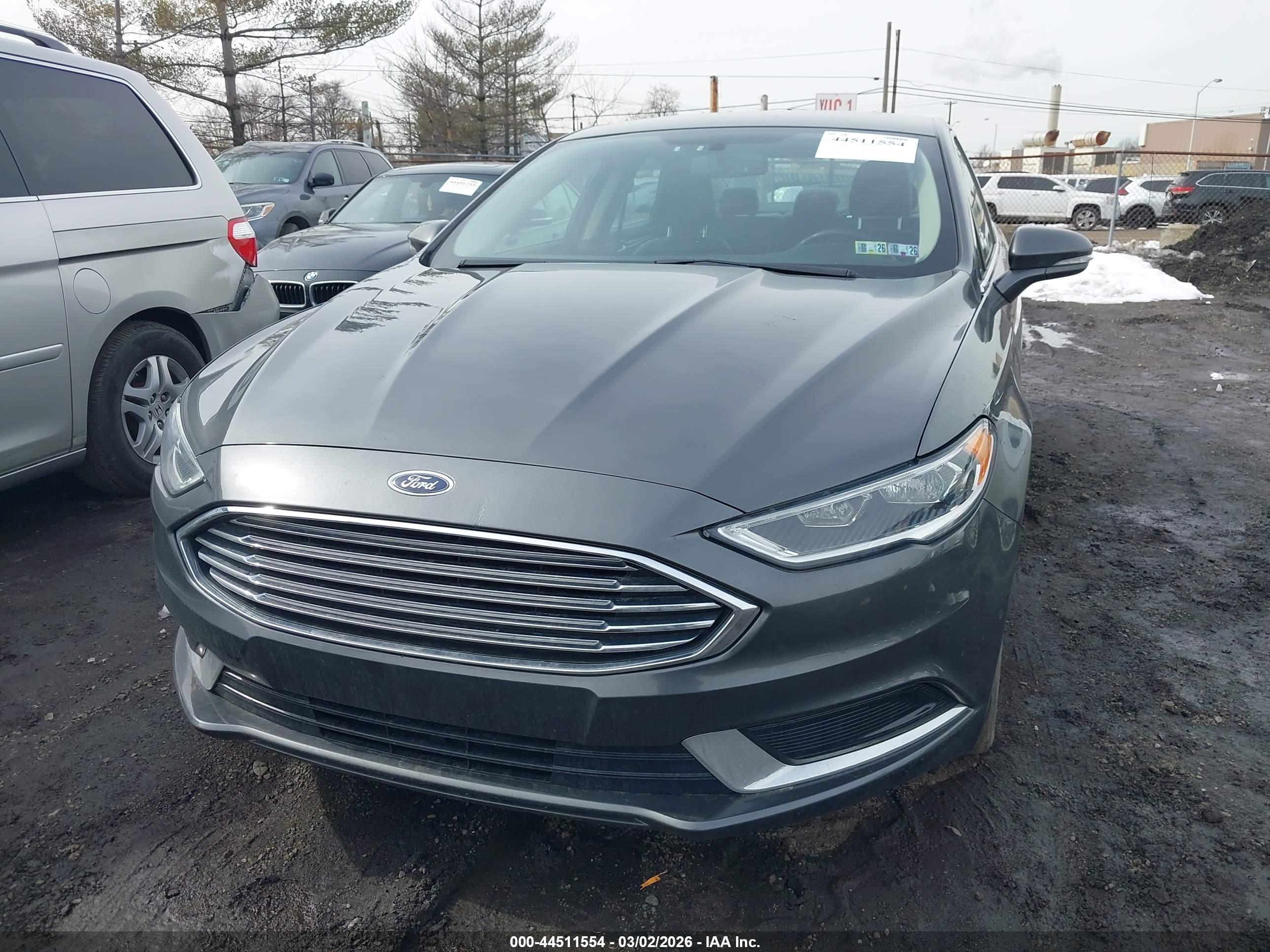FORD FUSION image 6