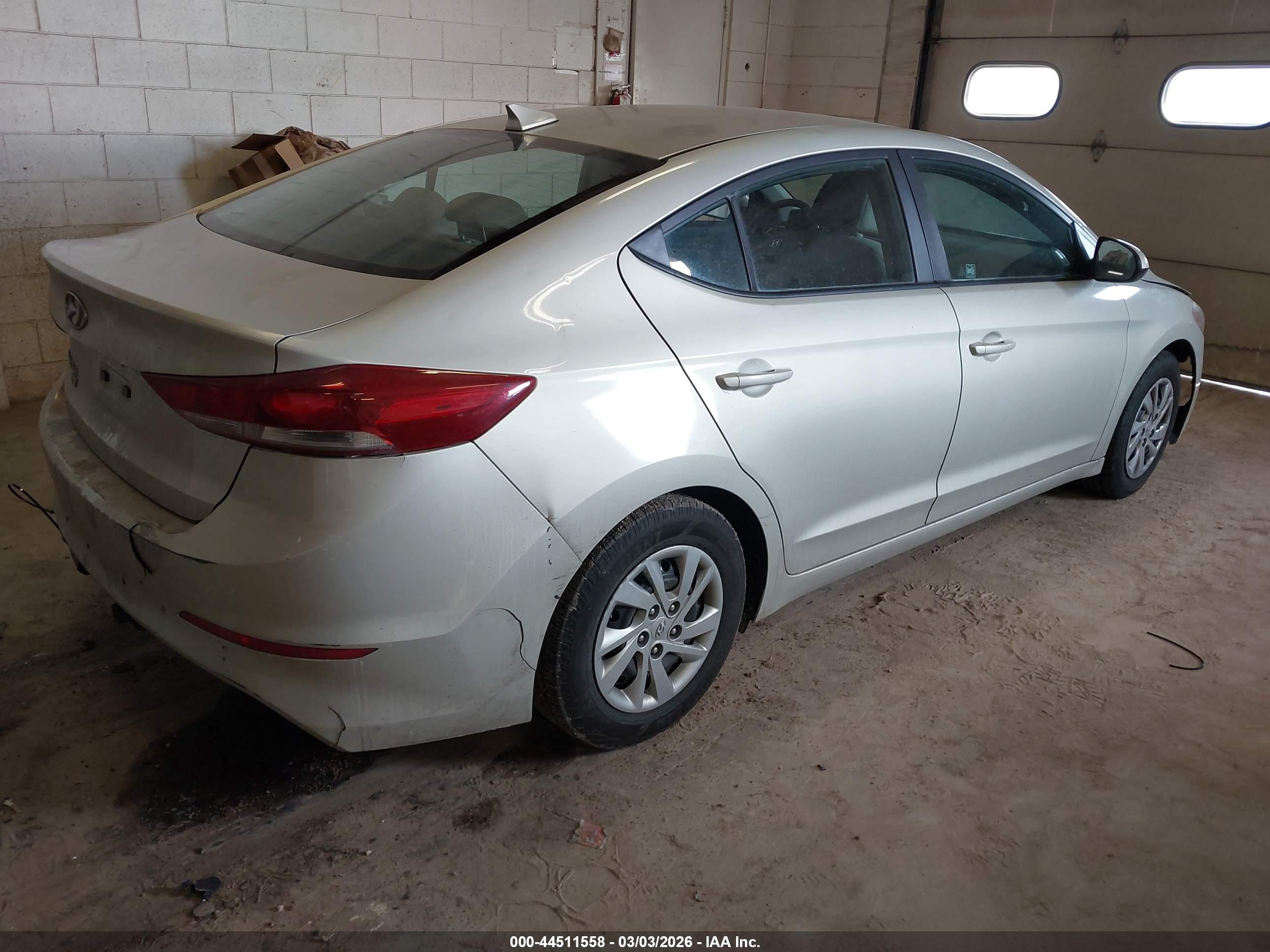 HYUNDAI ELANTRA image 4