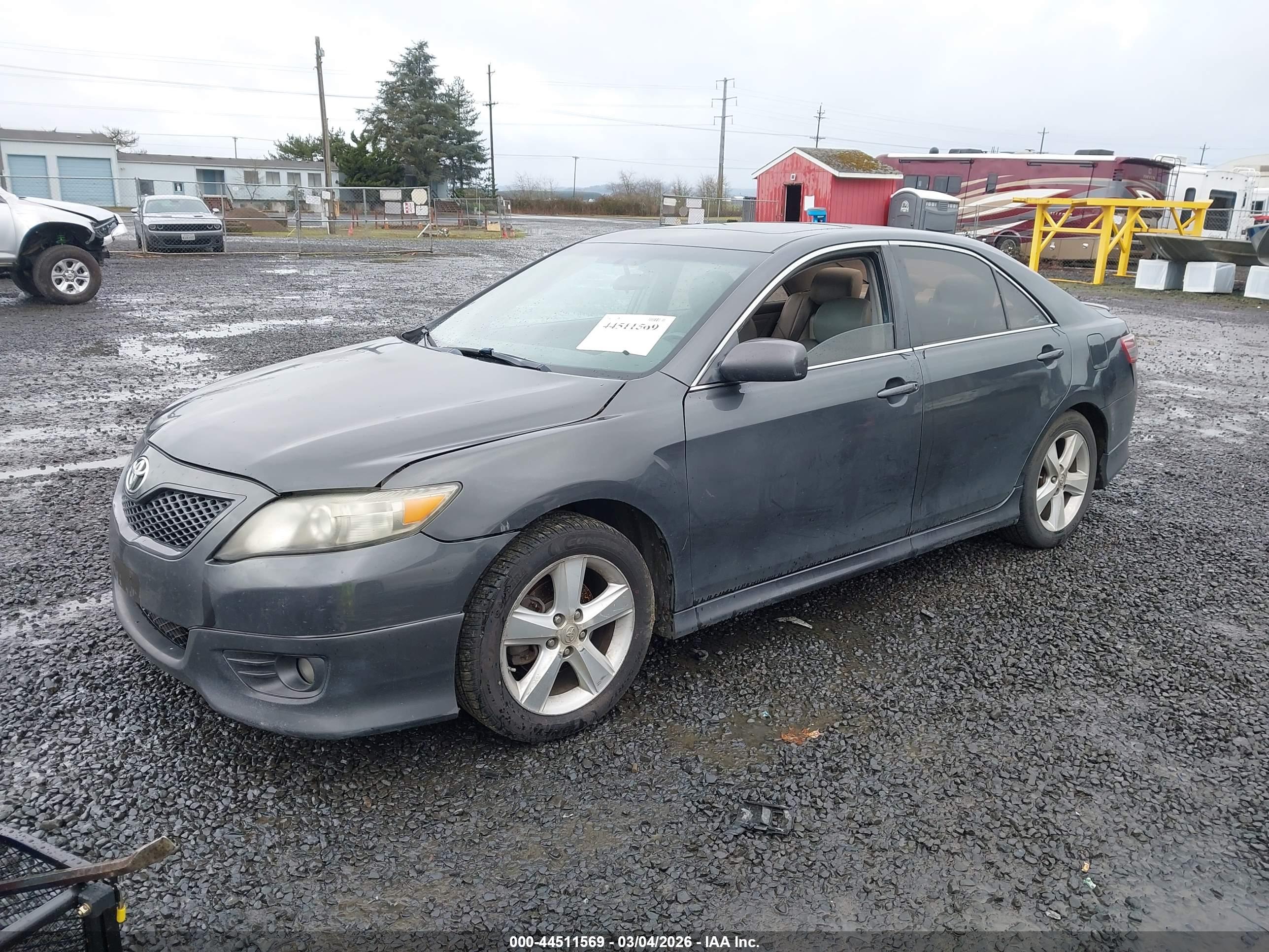 TOYOTA CAMRY image 2