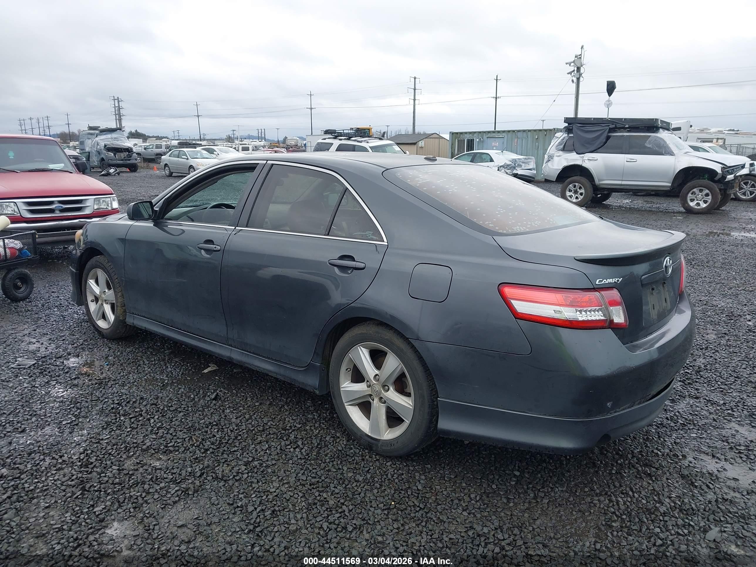 TOYOTA CAMRY image 3