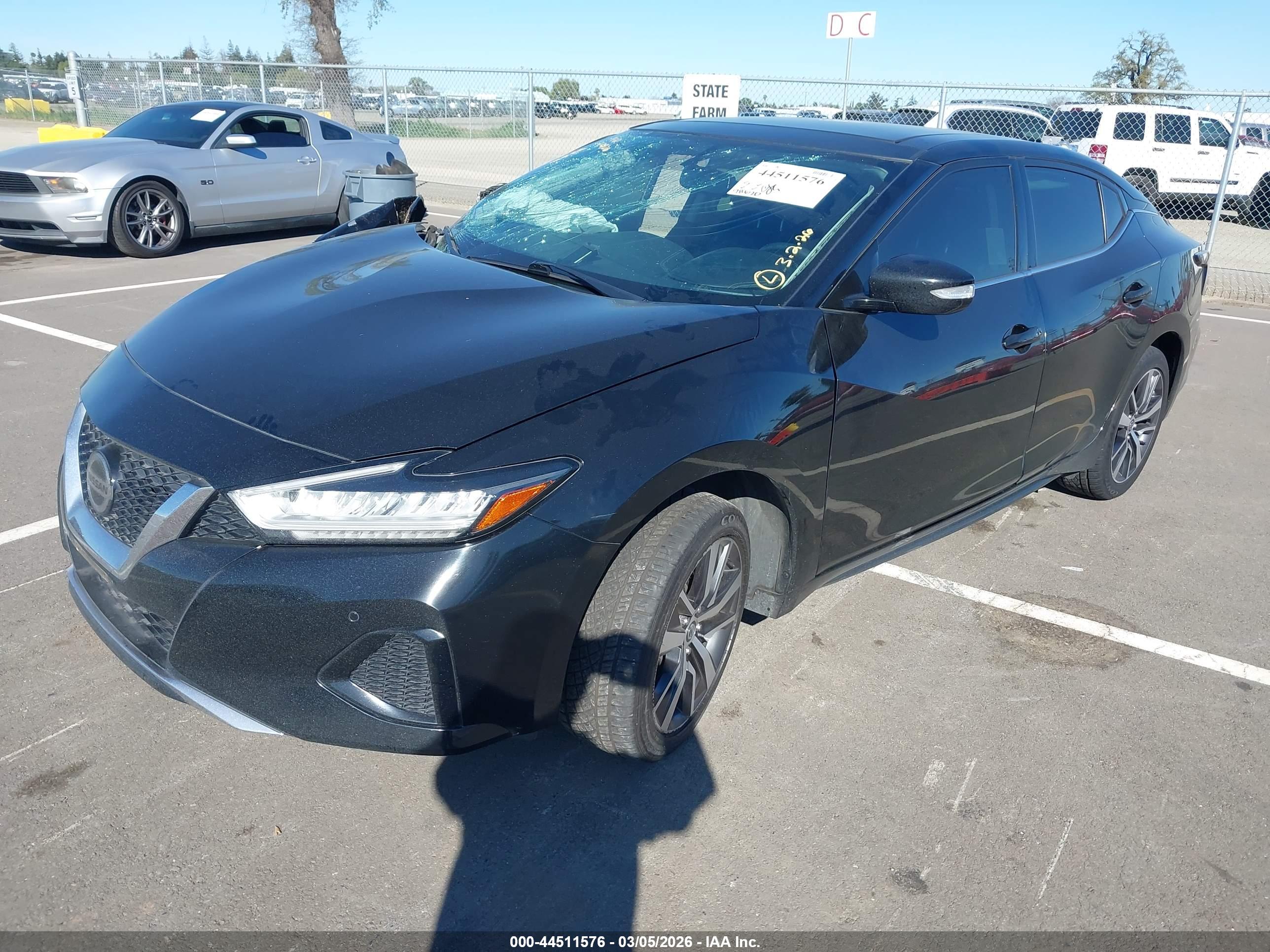 NISSAN MAXIMA image 2
