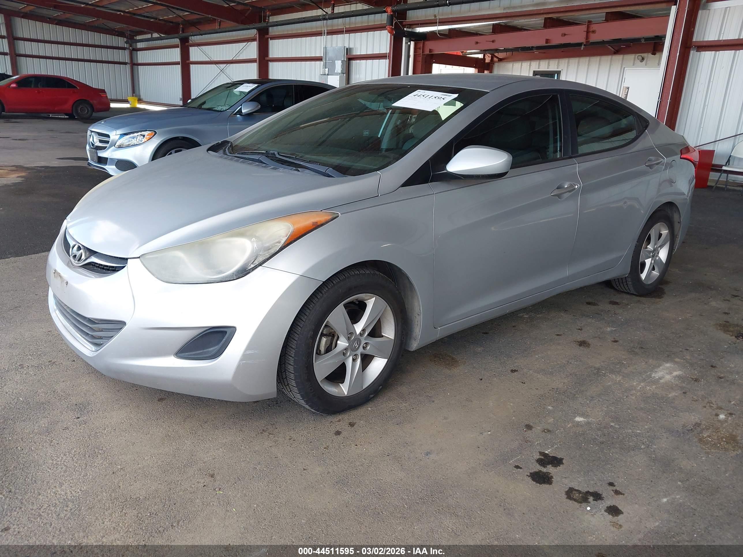 HYUNDAI ELANTRA image 2