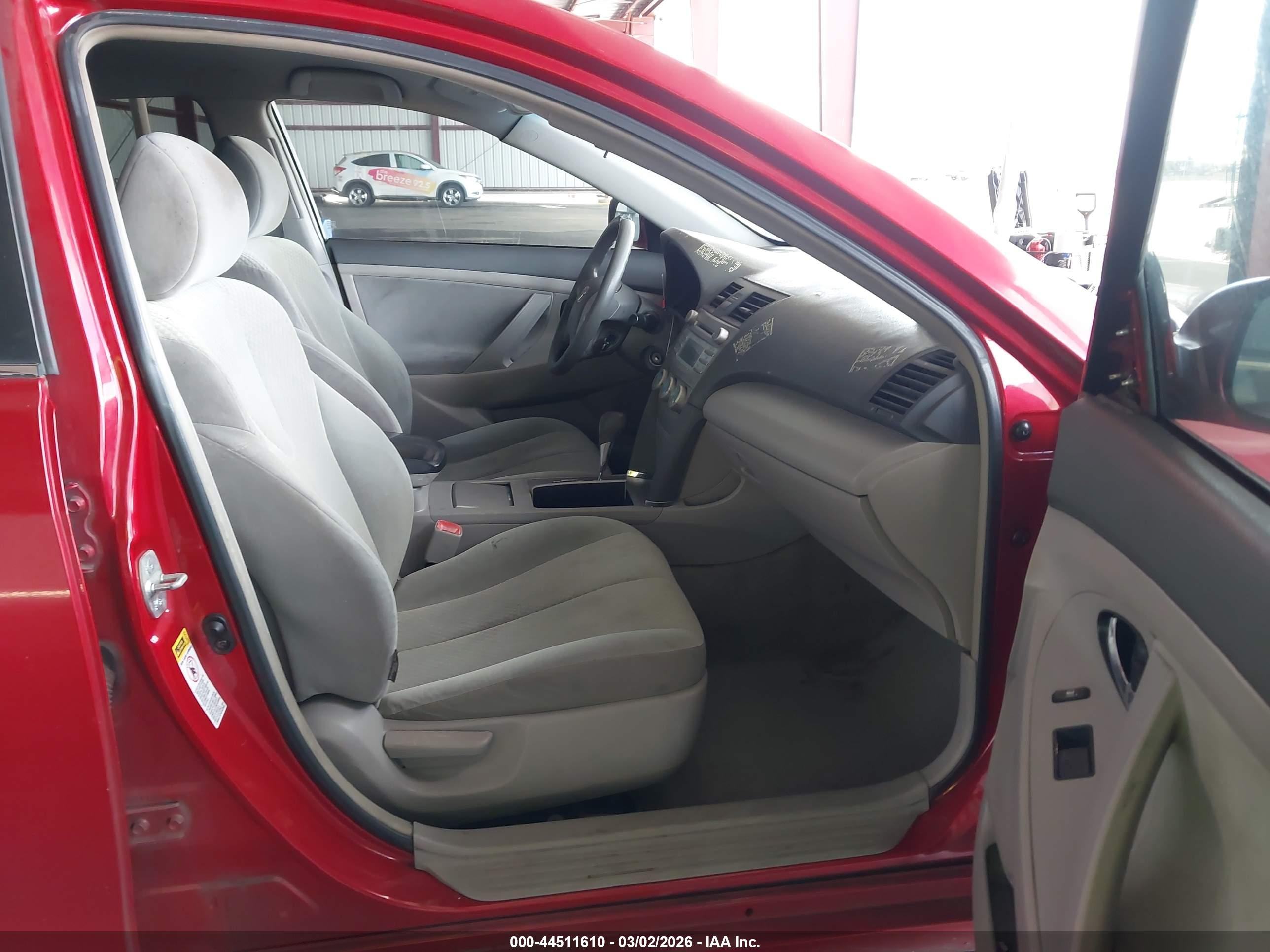 TOYOTA CAMRY image 5