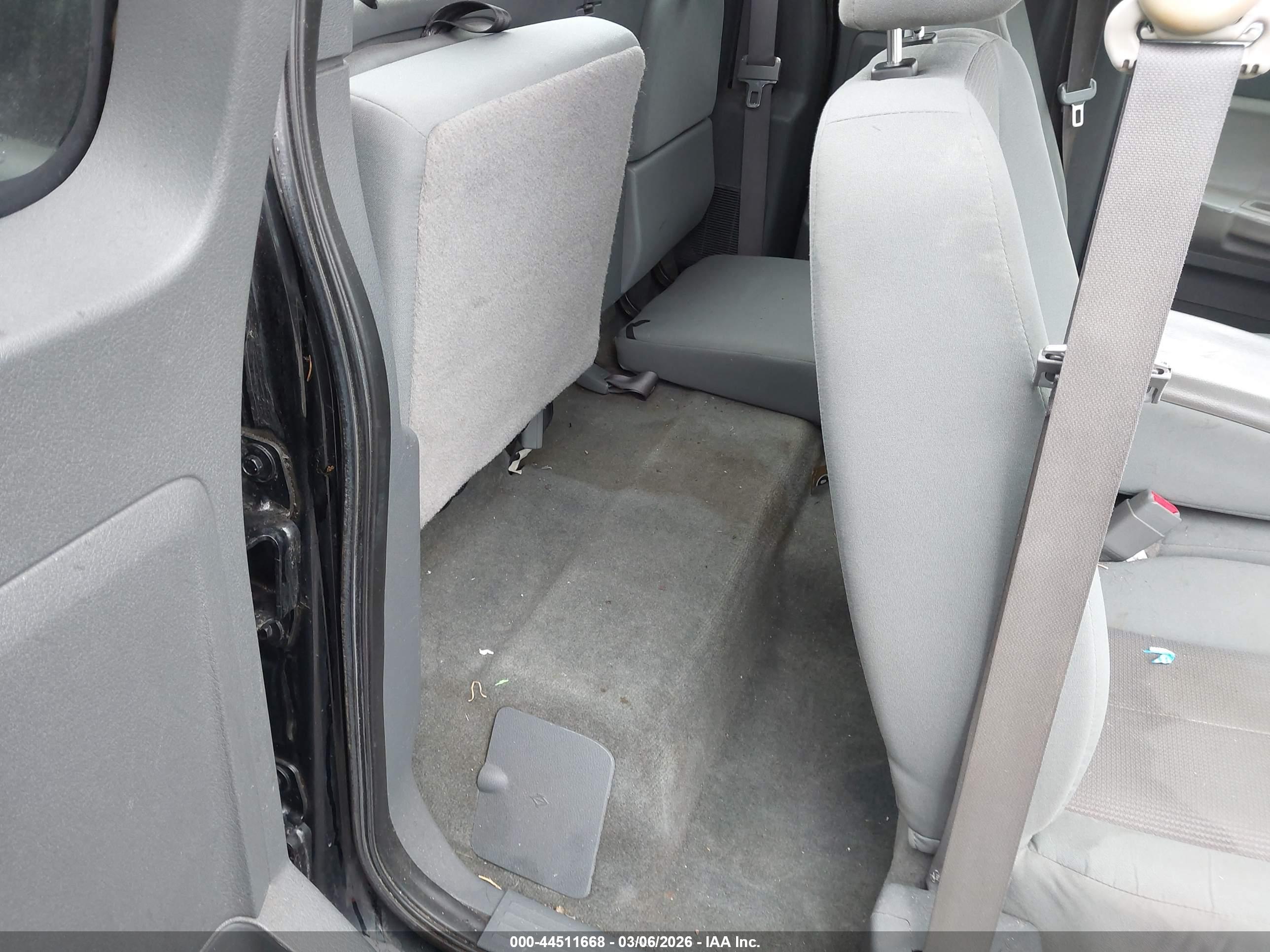 DODGE DAKOTA image 8