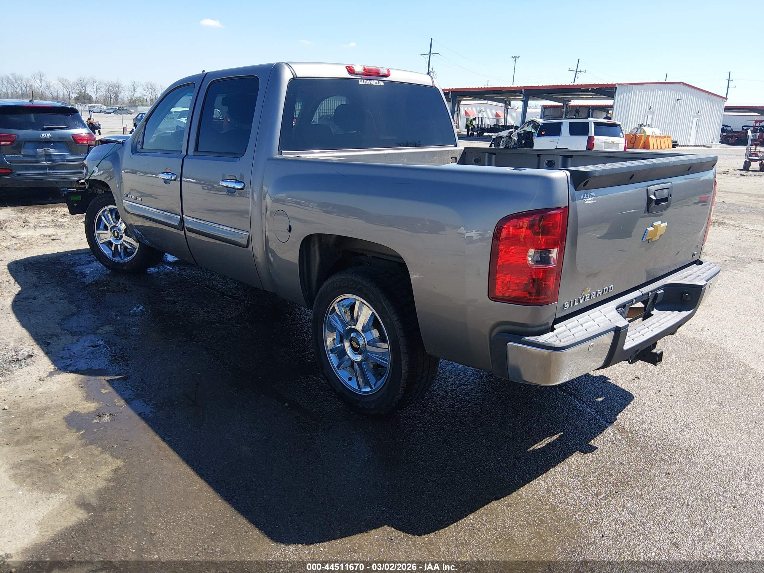 CHEVROLET SILVERADO image 3