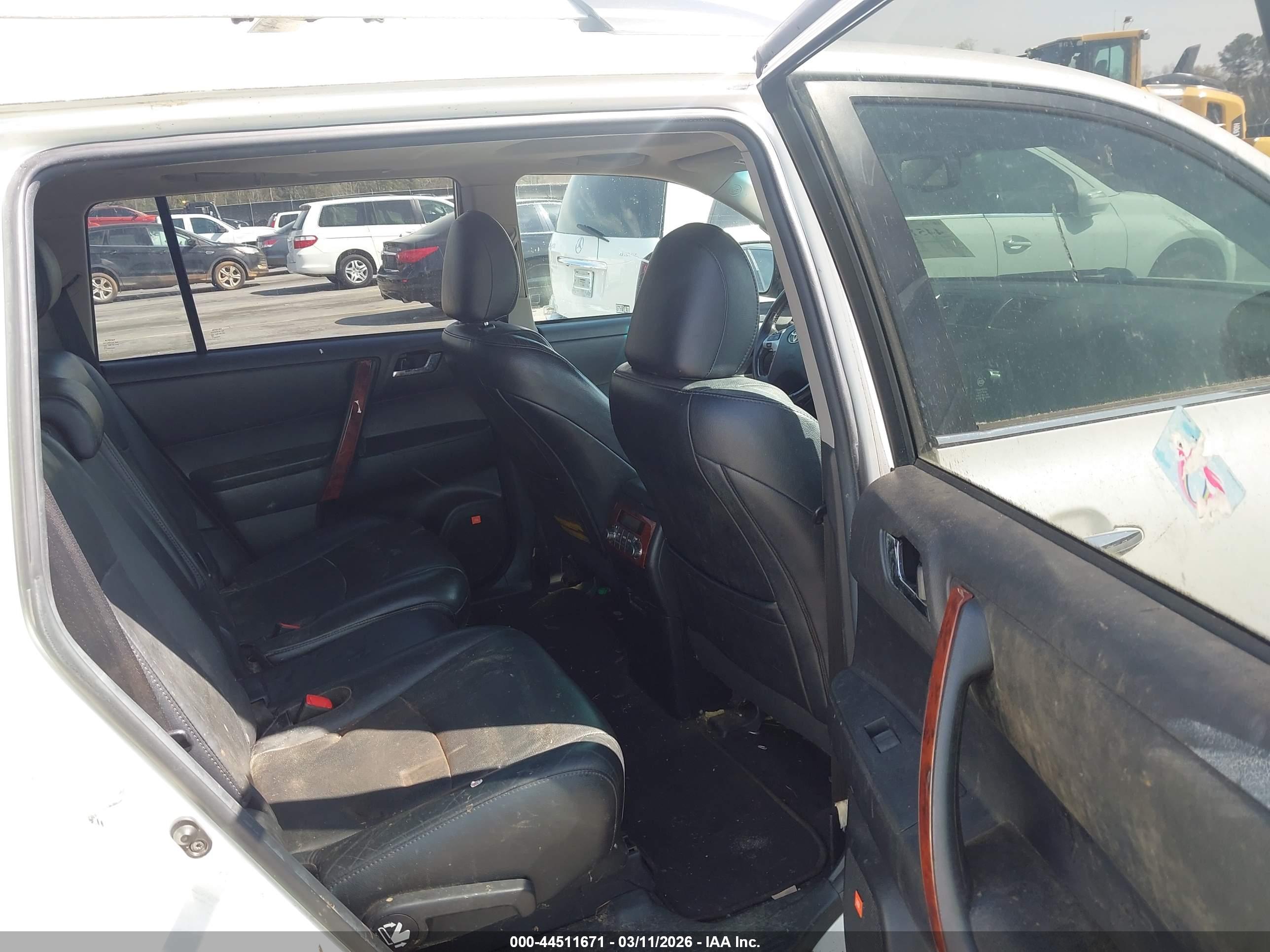 TOYOTA HIGHLANDER image 8