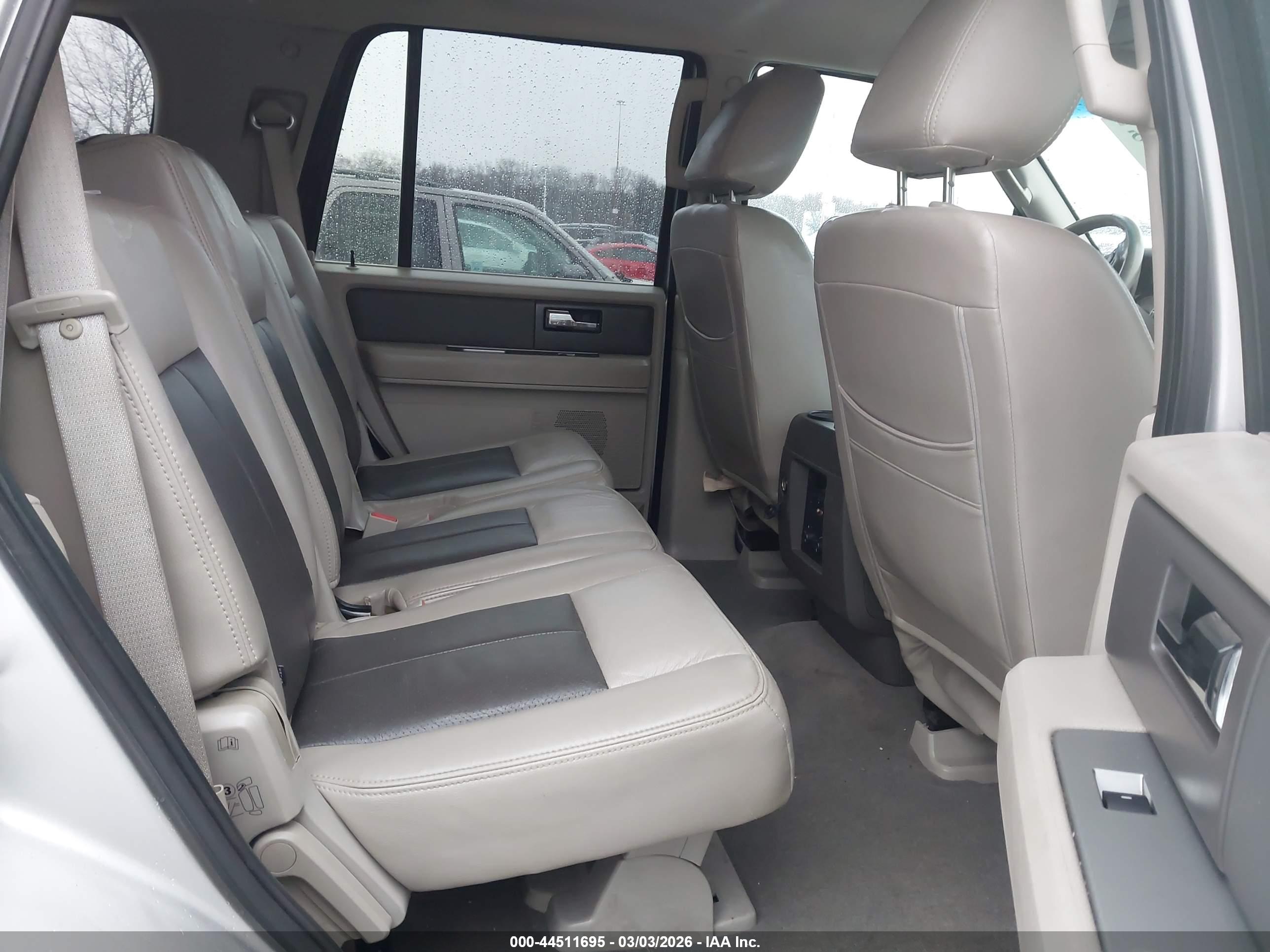 FORD EXPEDITION image 8