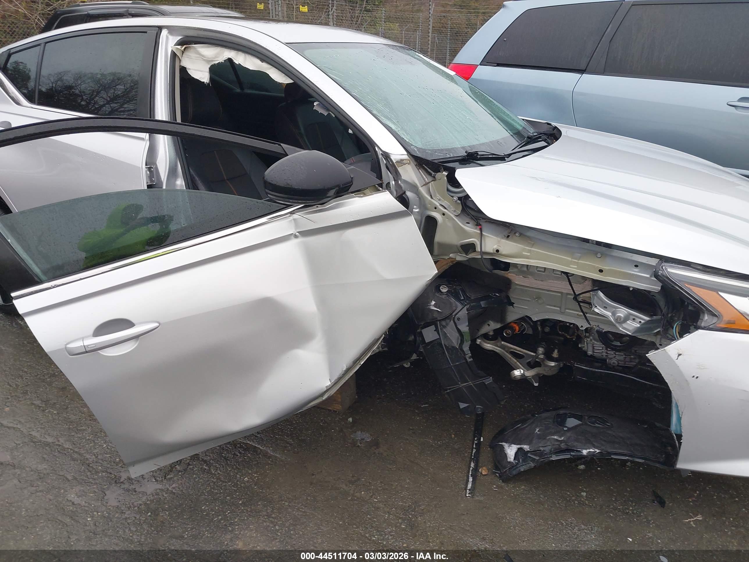 NISSAN ALTIMA image 6