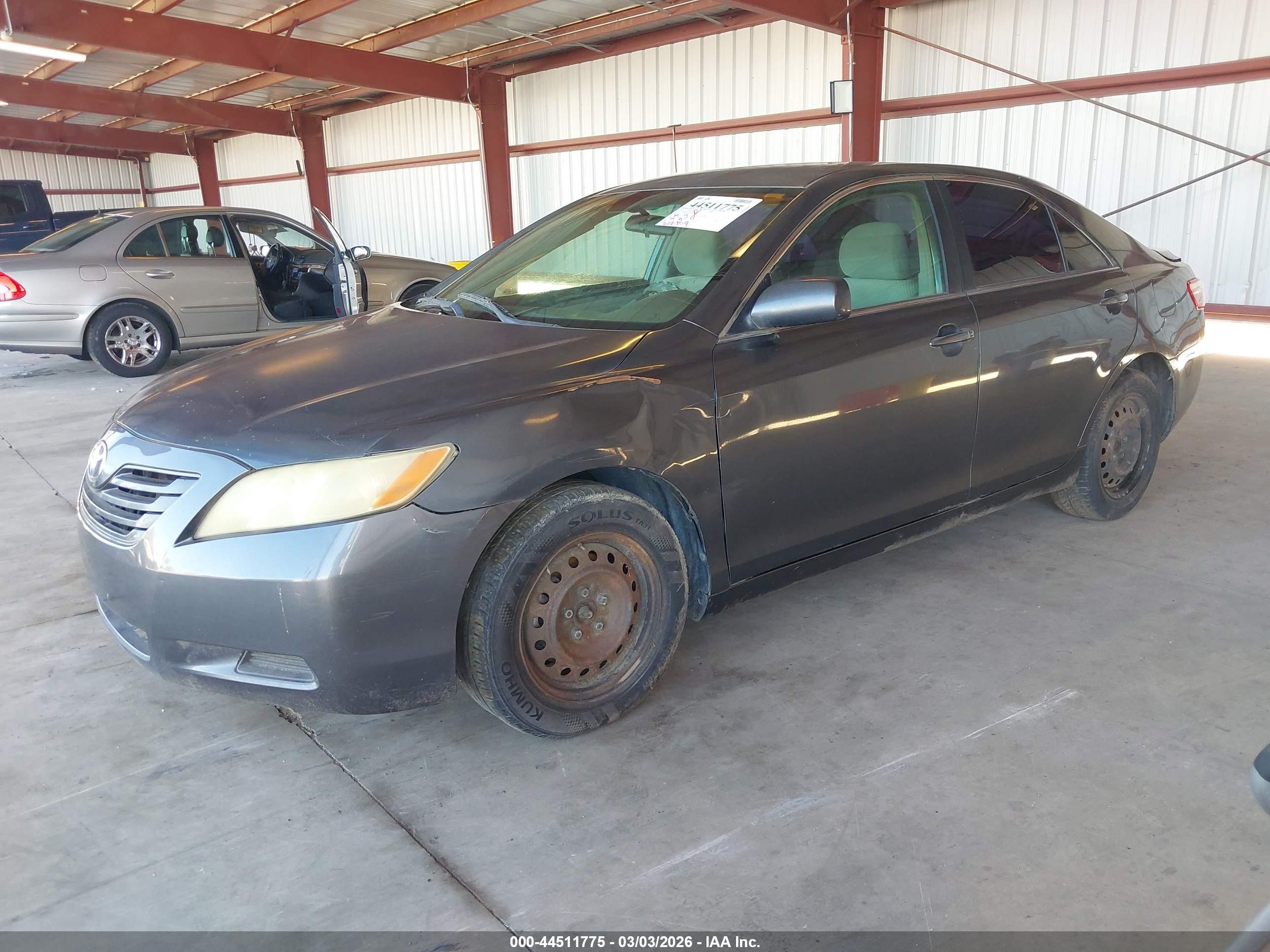 TOYOTA CAMRY image 2