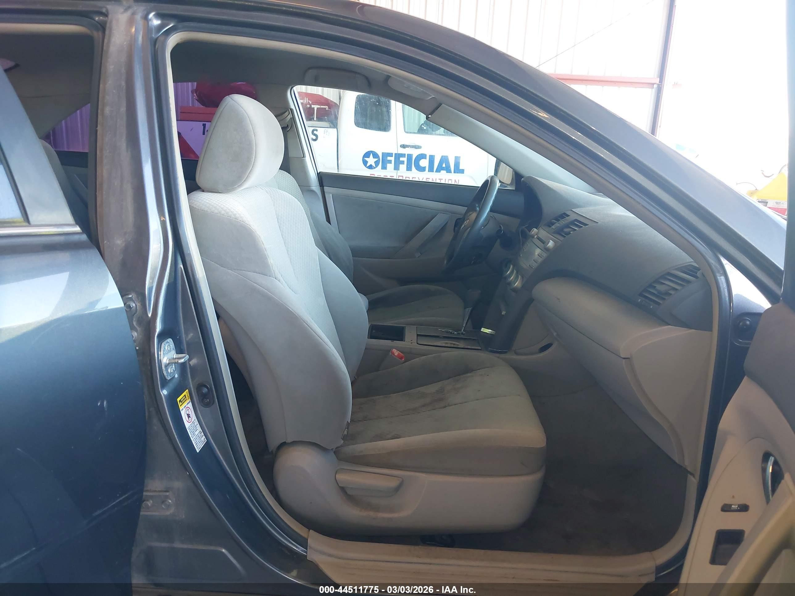 TOYOTA CAMRY image 5