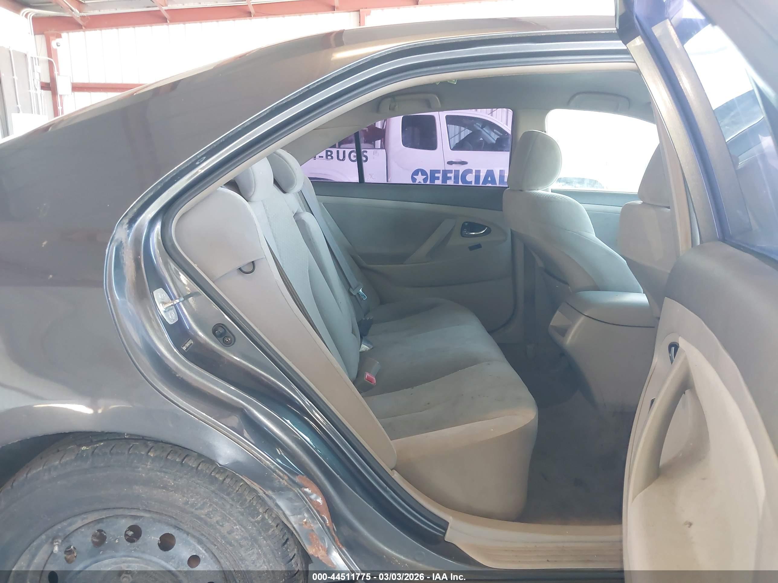 TOYOTA CAMRY image 8