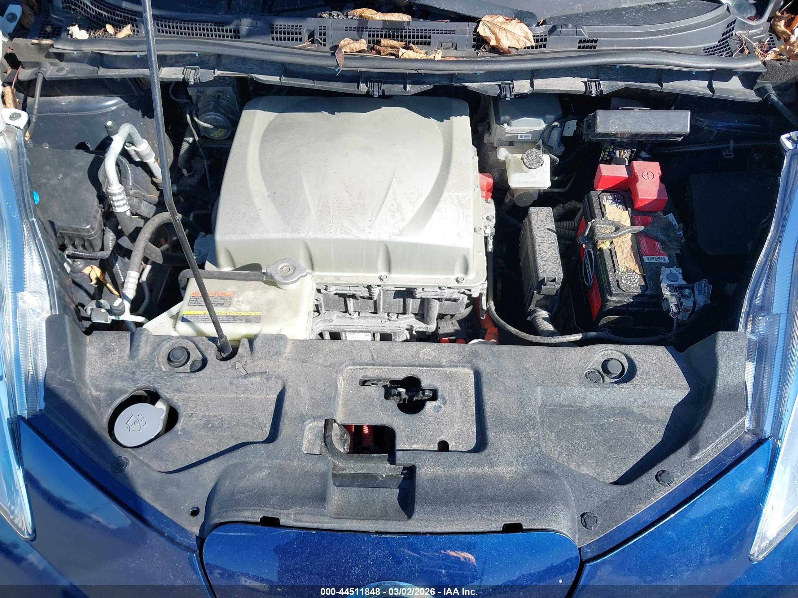 NISSAN LEAF image 10