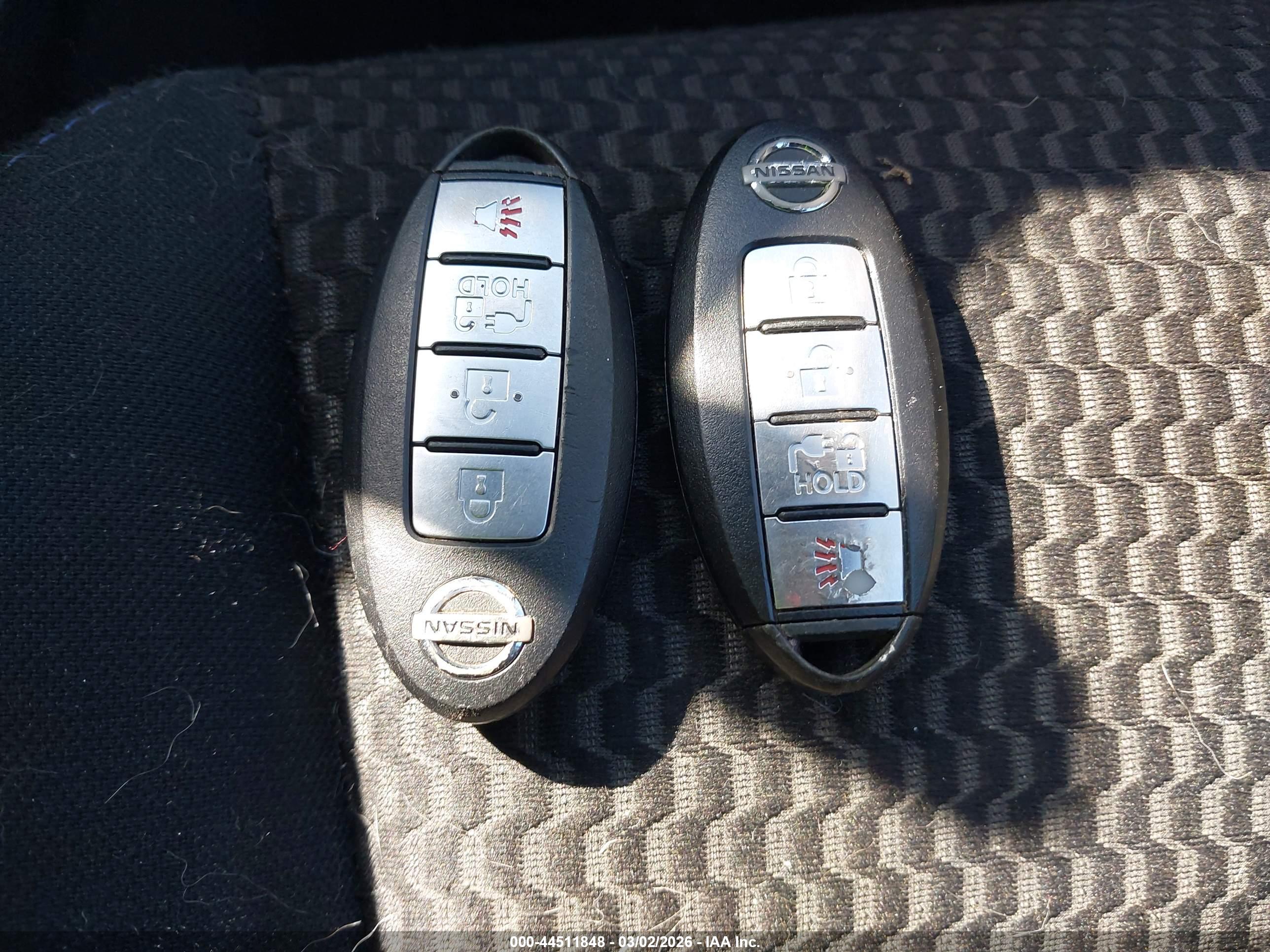 NISSAN LEAF image 11