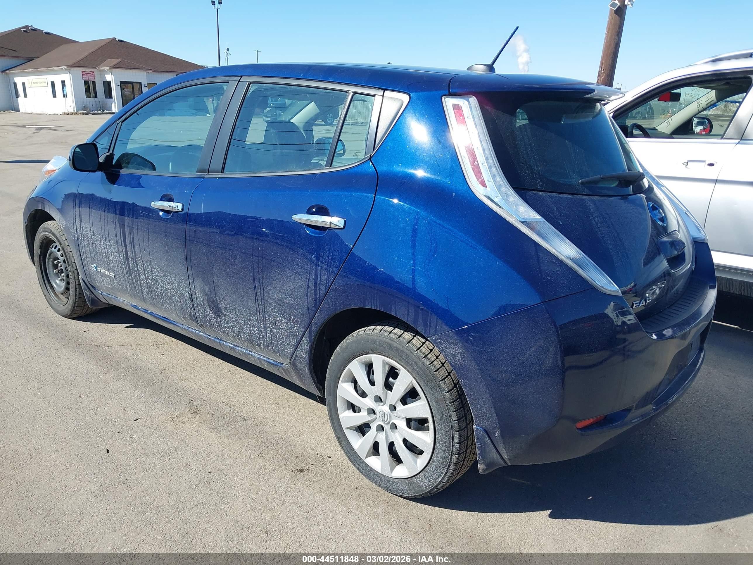 NISSAN LEAF image 3