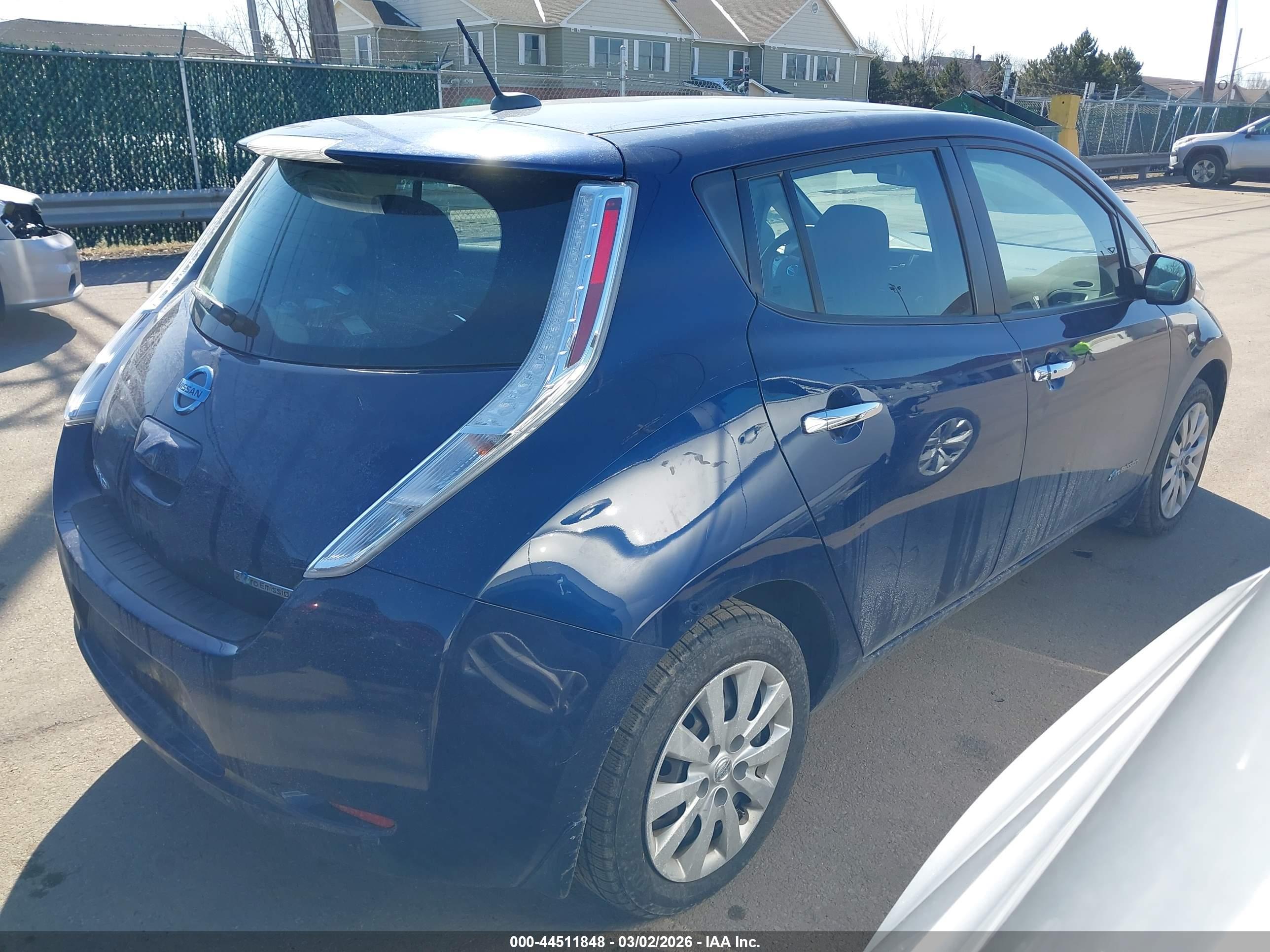 NISSAN LEAF image 4