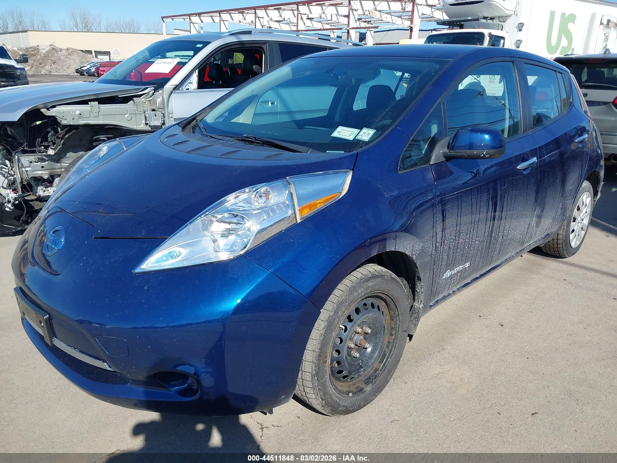 NISSAN LEAF image 6