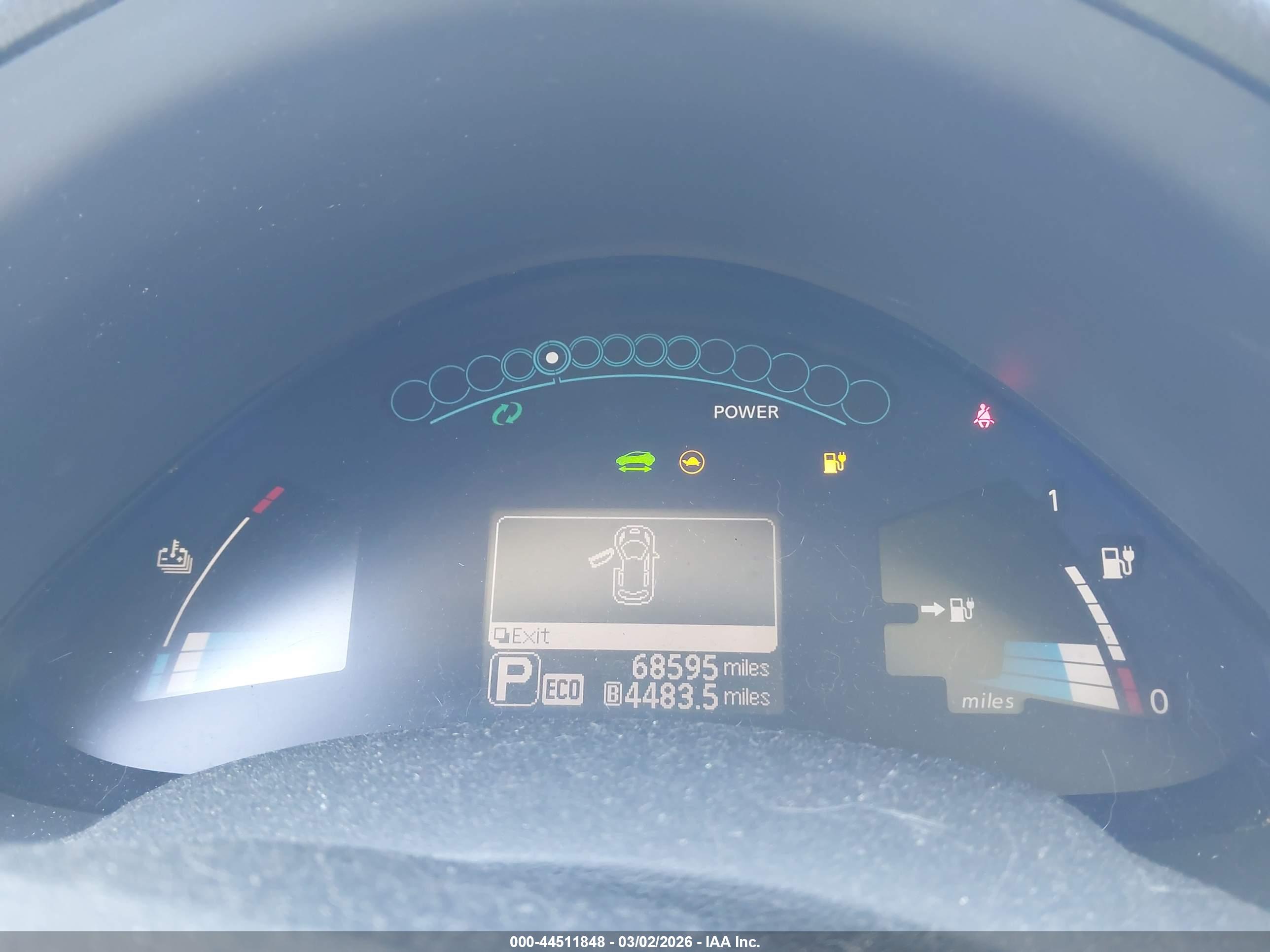 NISSAN LEAF image 7