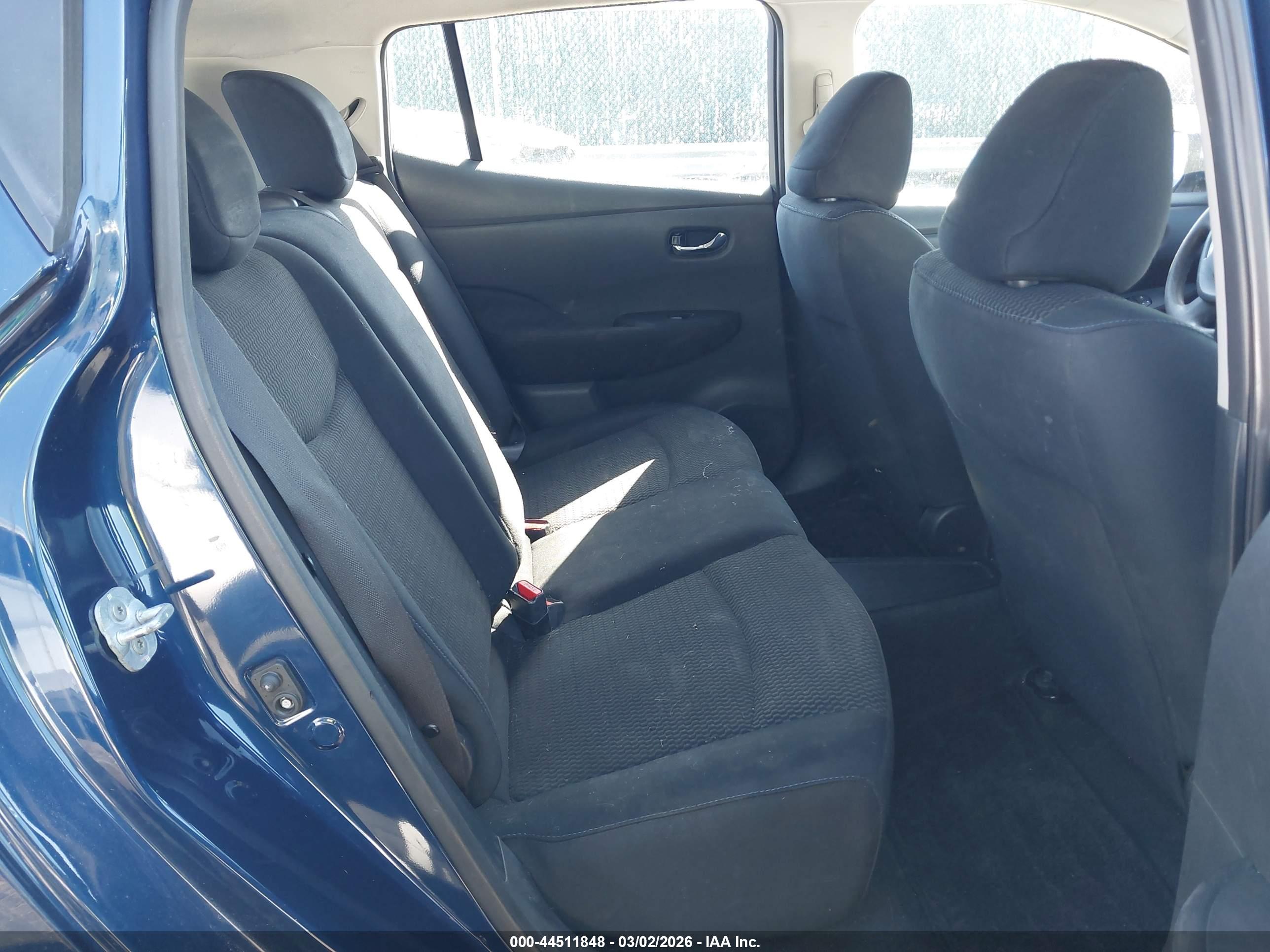 NISSAN LEAF image 8