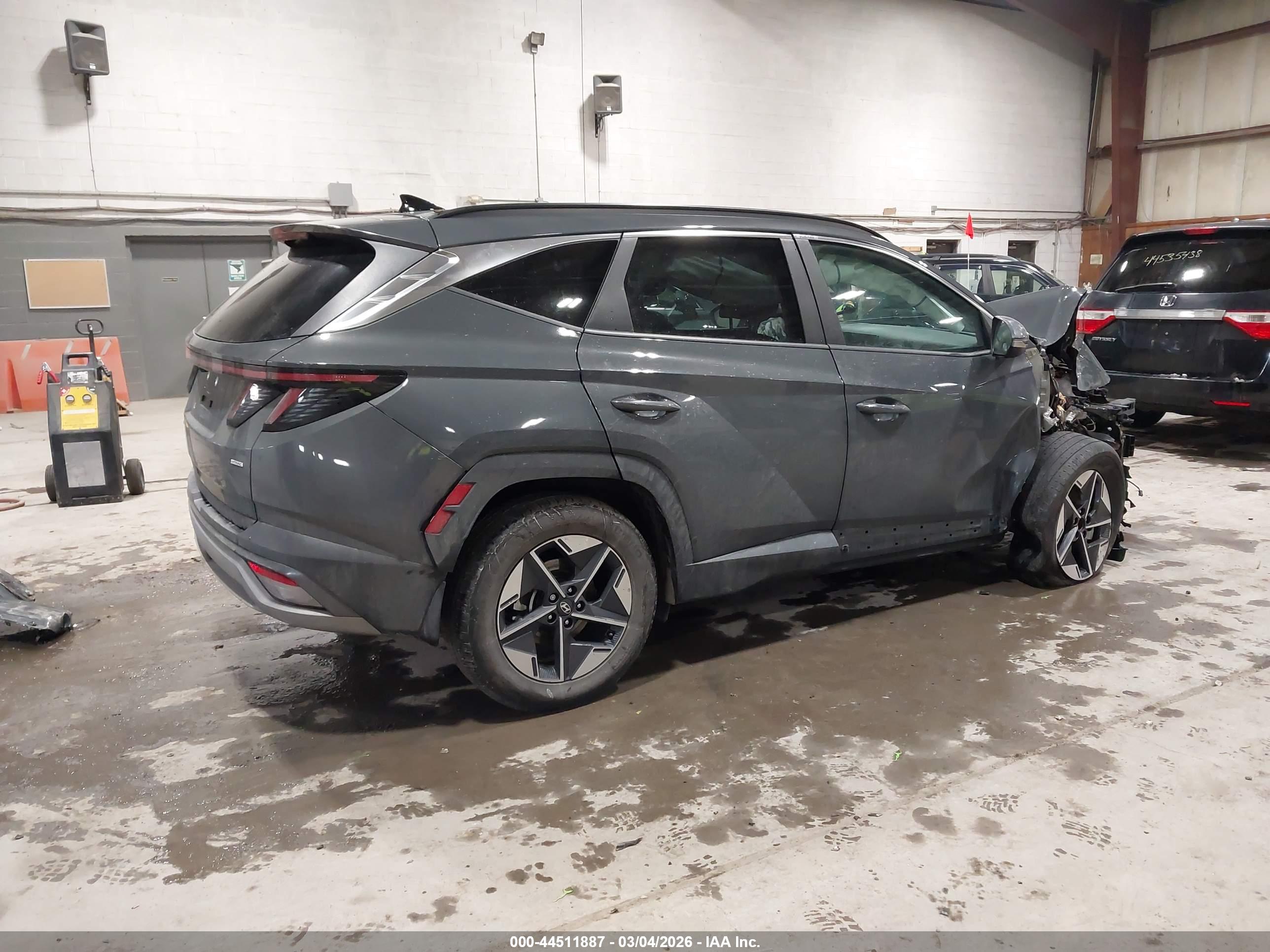 HYUNDAI TUCSON image 4