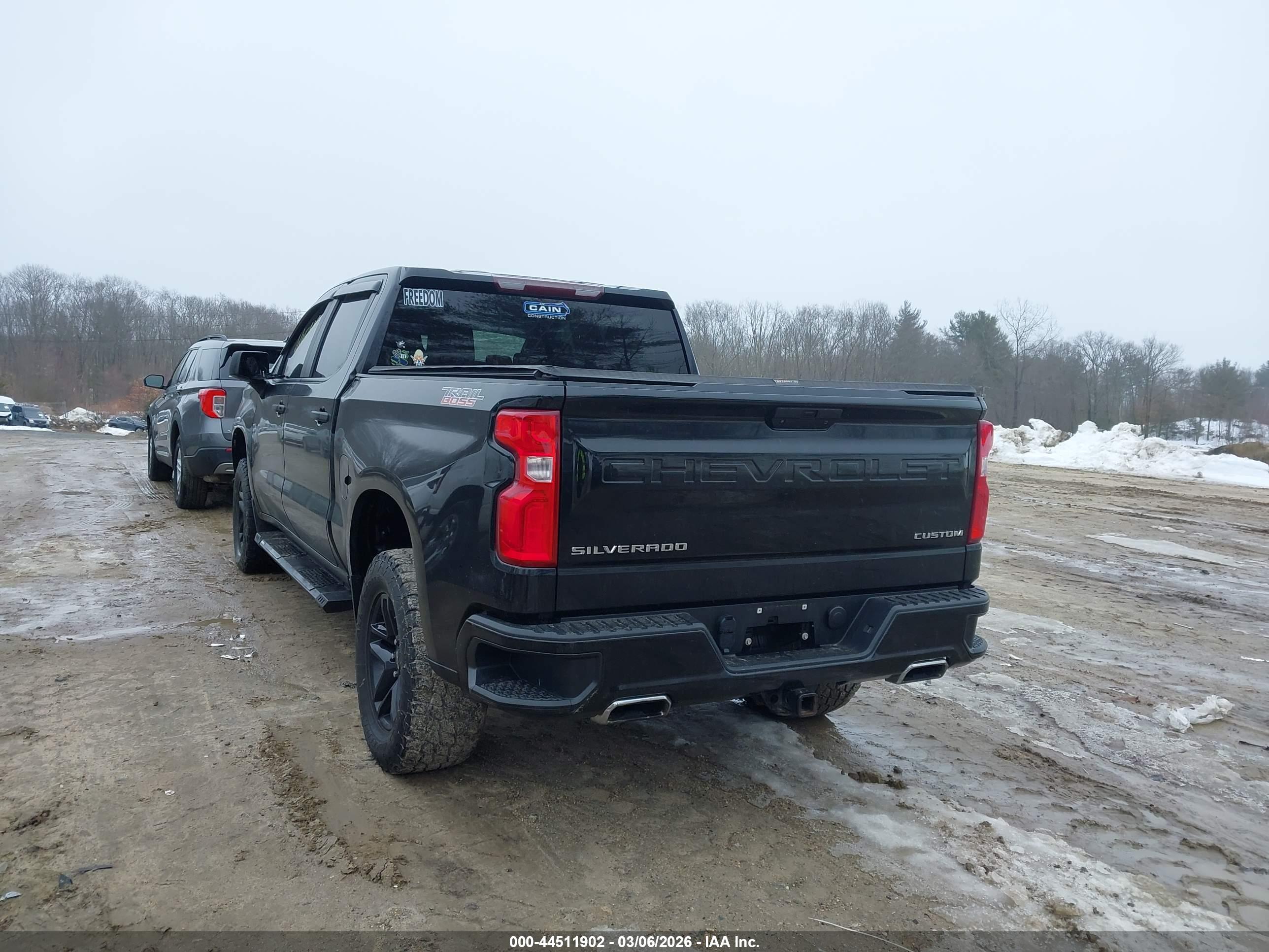 CHEVROLET SILVERADO image 3