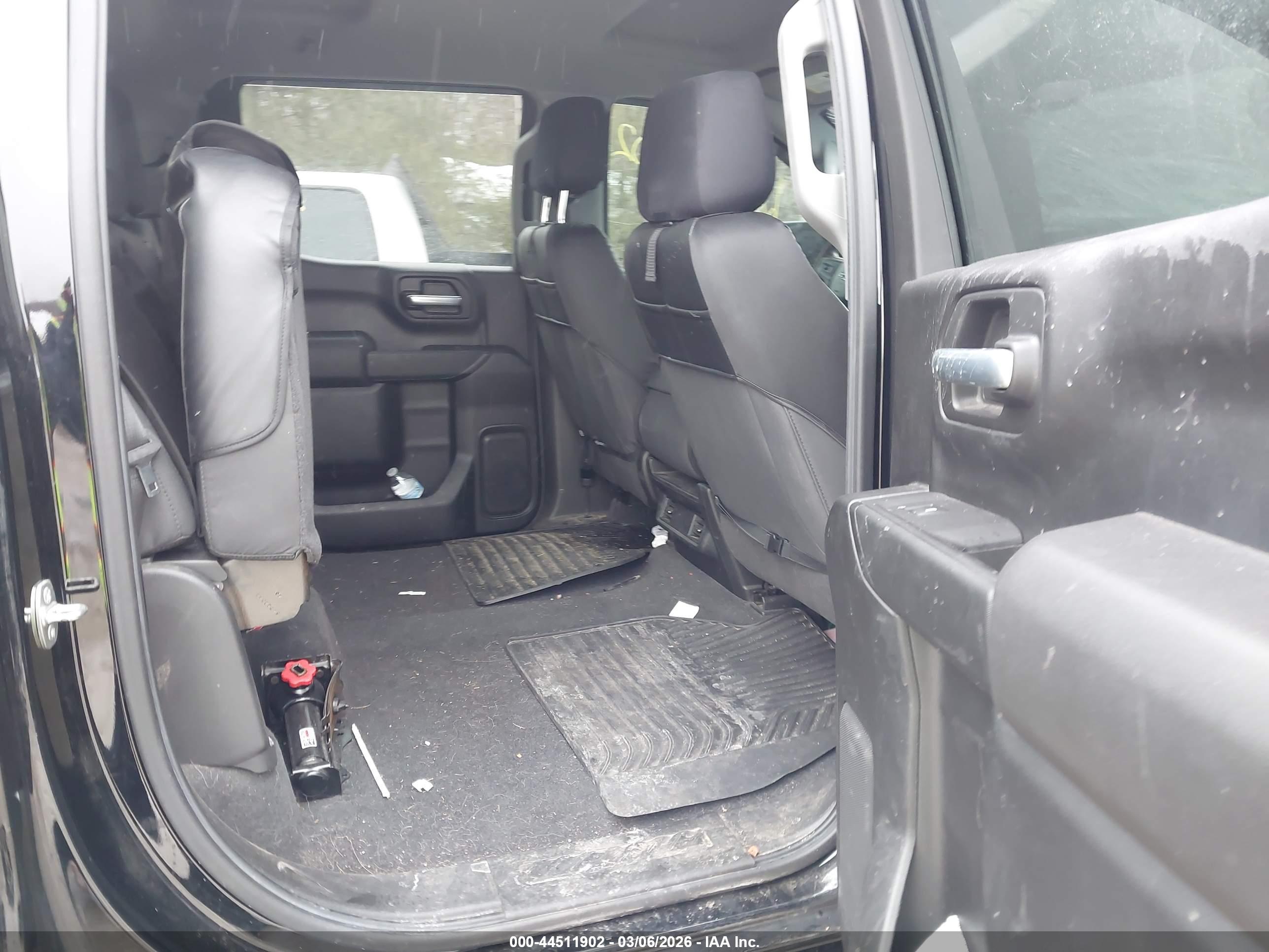 CHEVROLET SILVERADO image 8