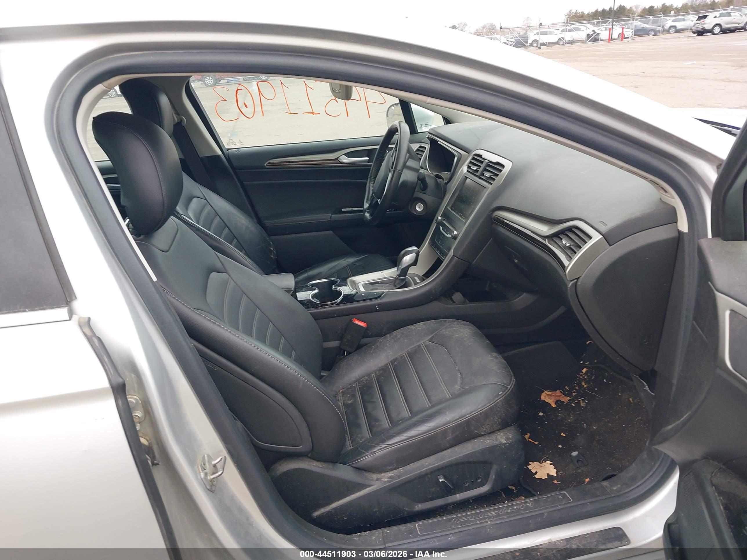 FORD FUSION image 5