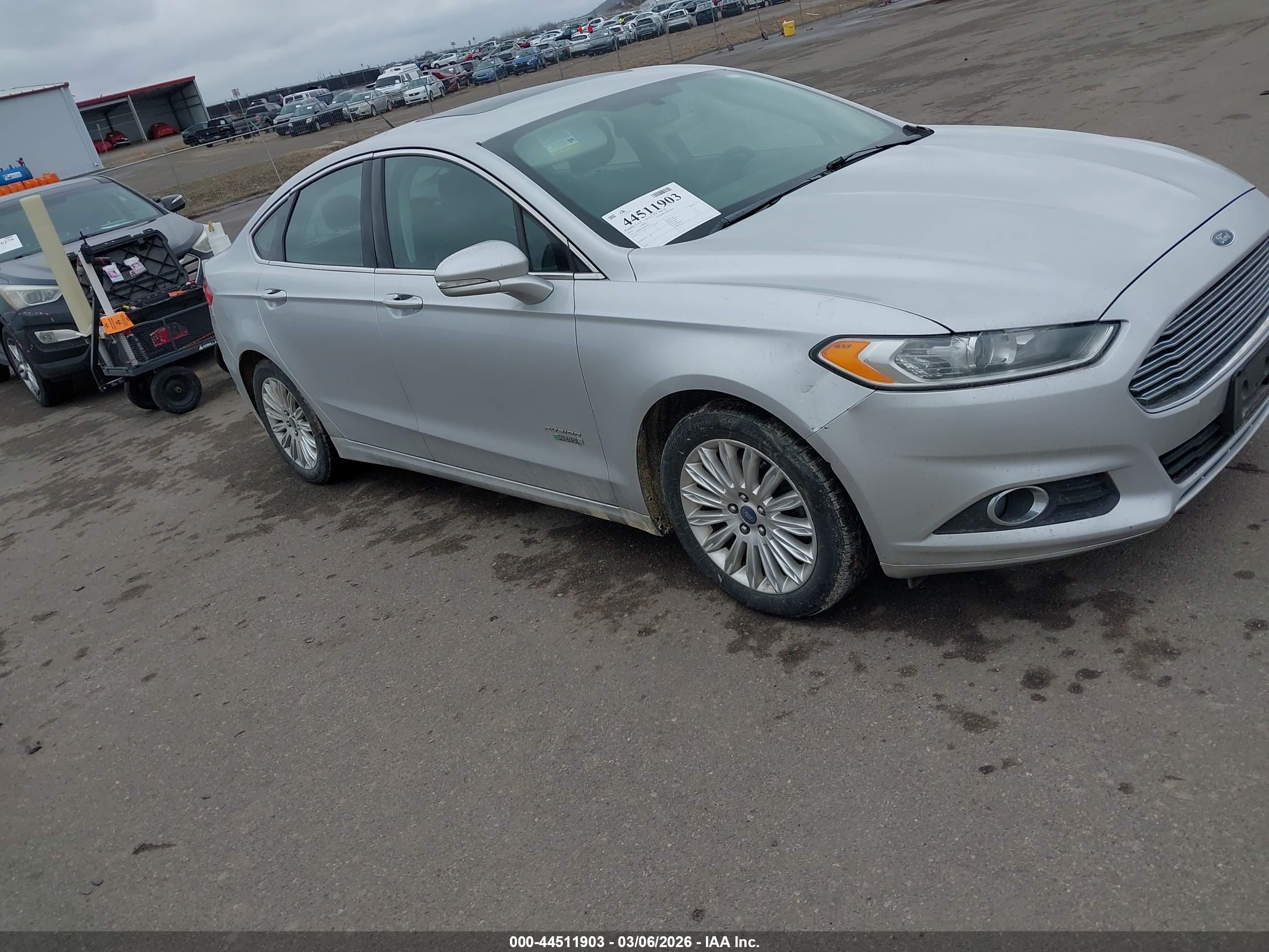 FORD FUSION image 6