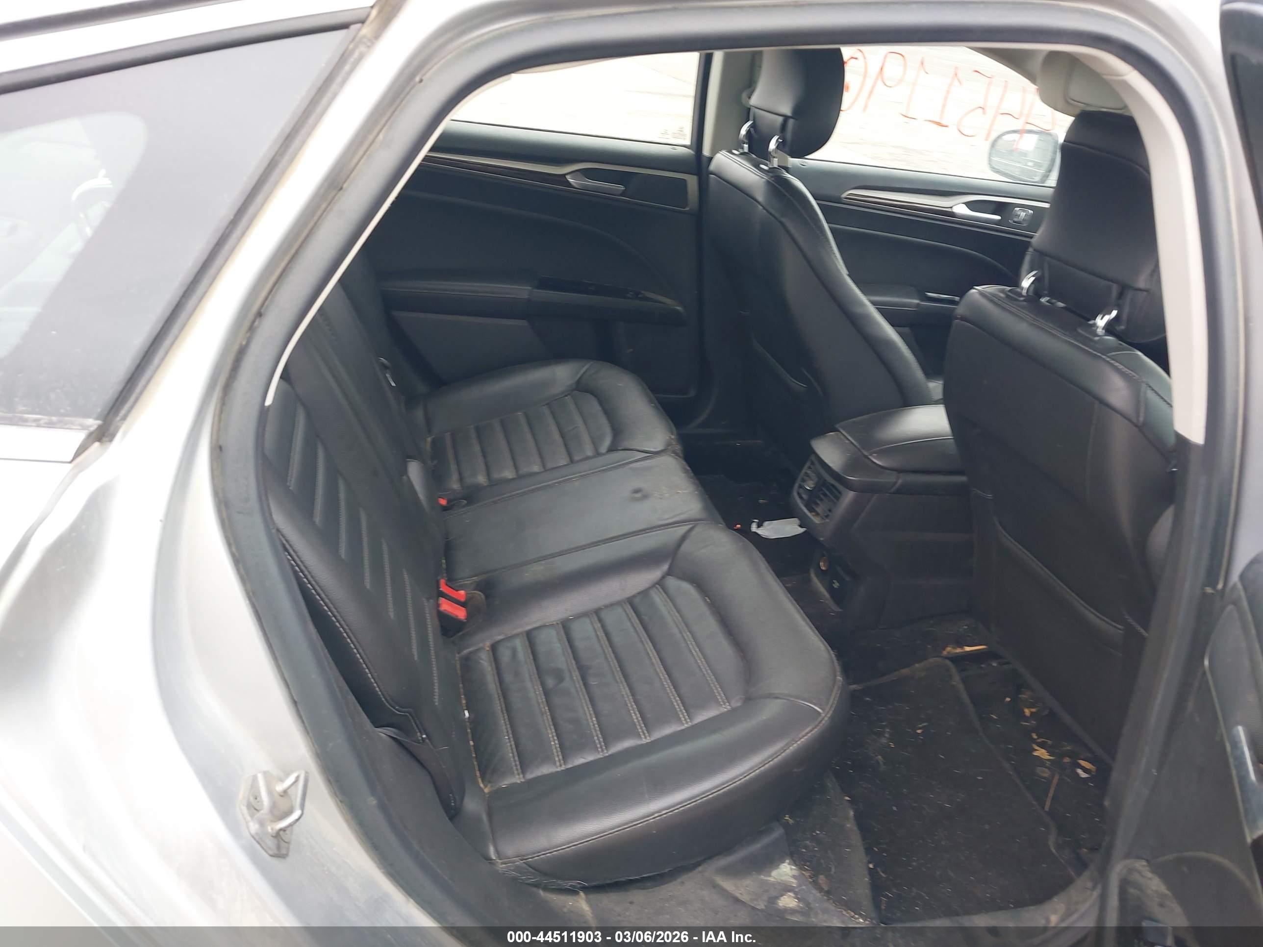 FORD FUSION image 8