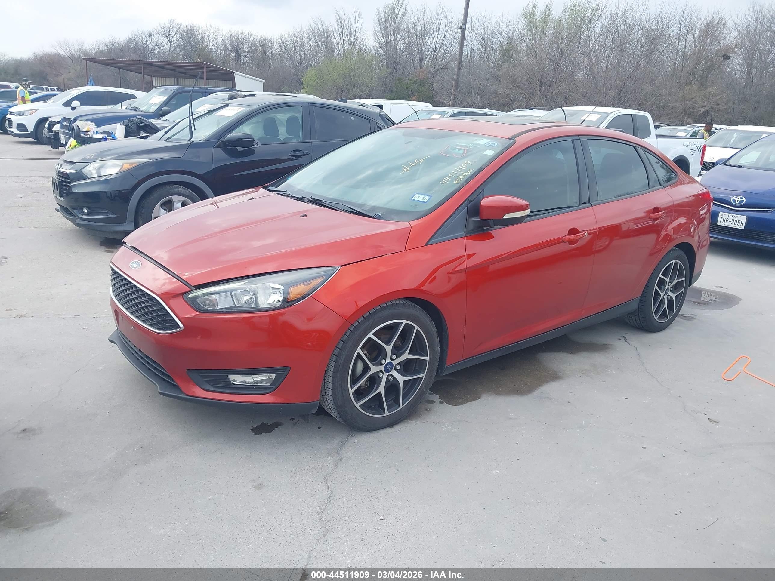 FORD FOCUS image 2