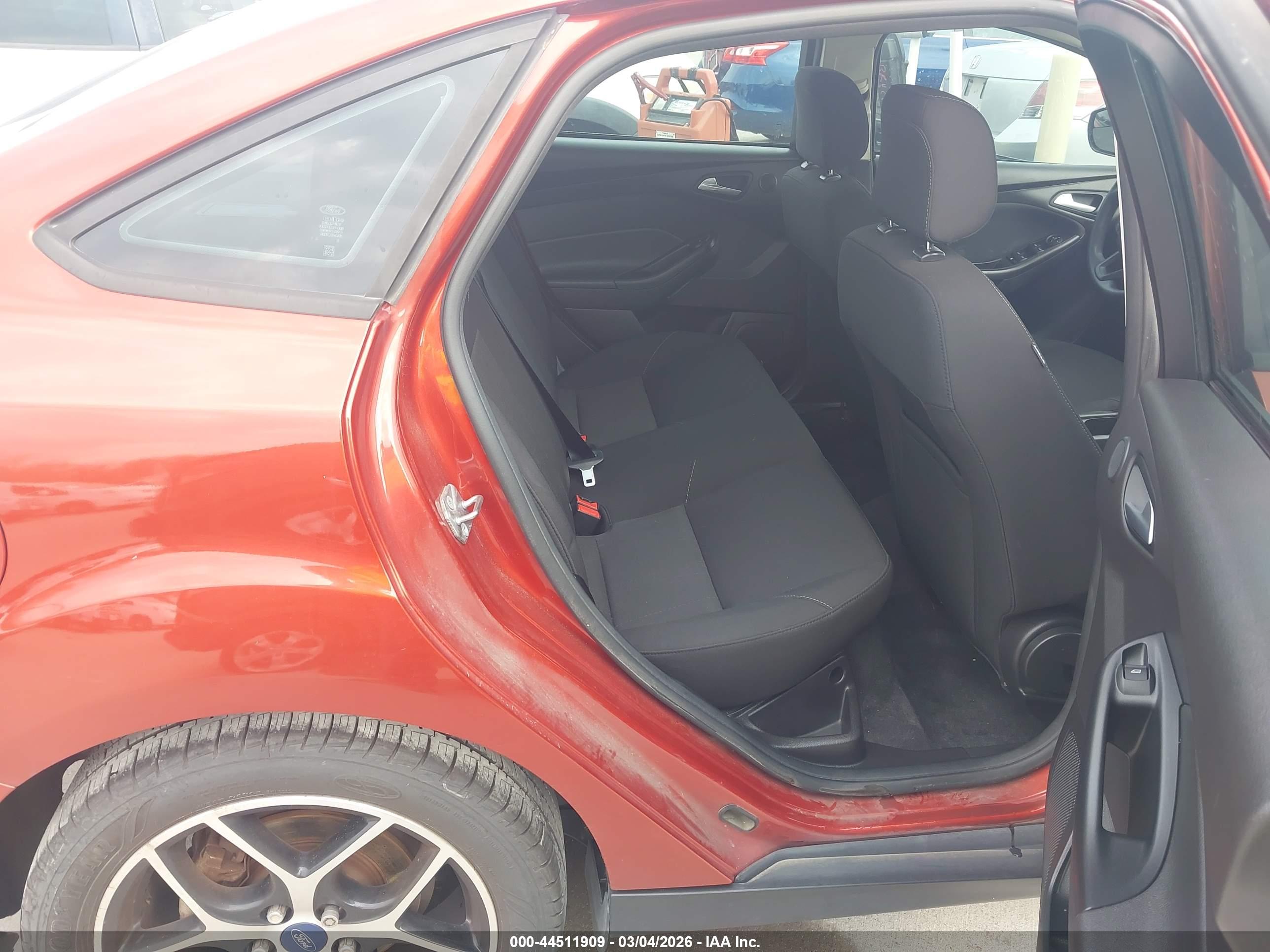 FORD FOCUS image 8