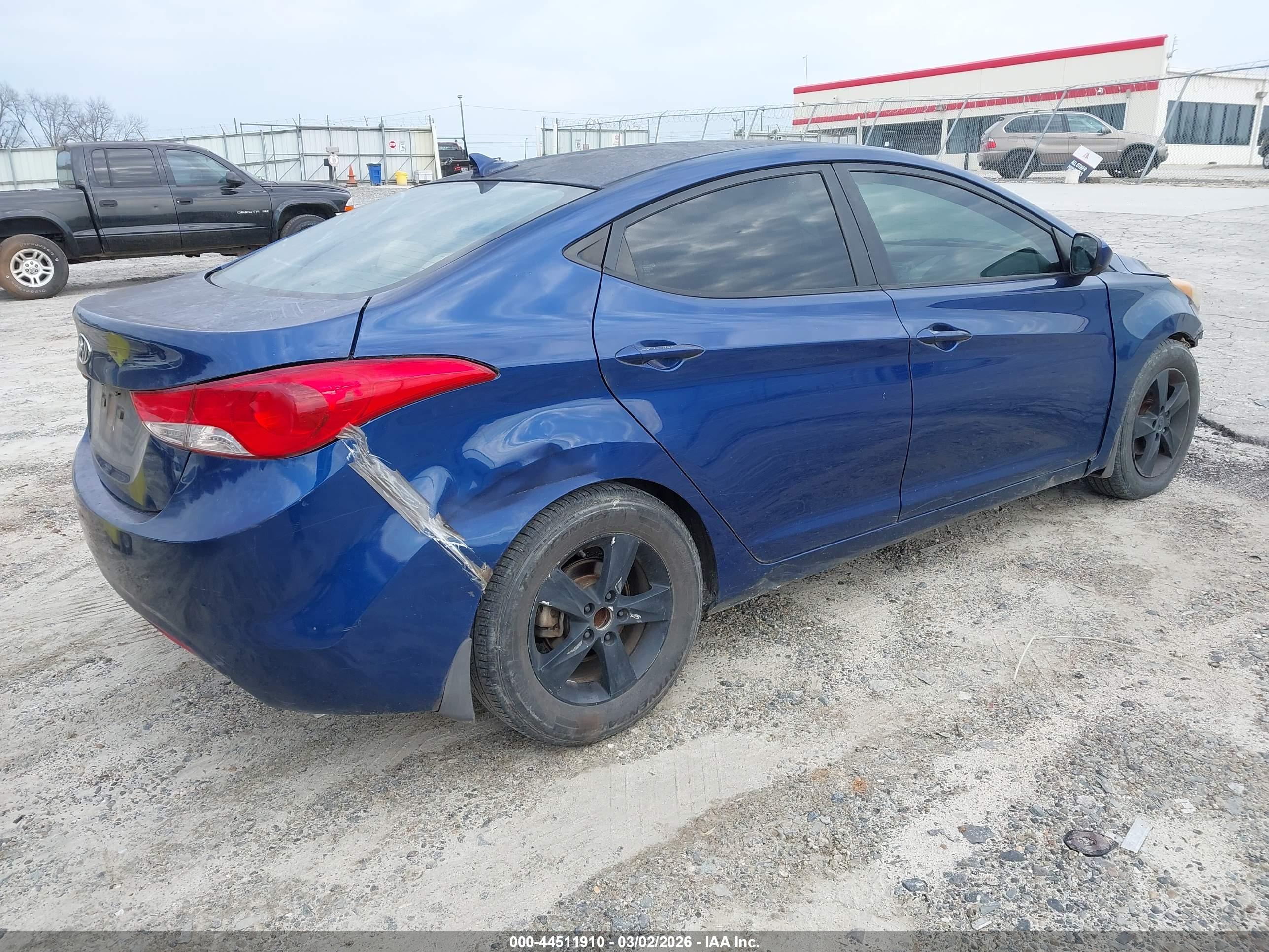 HYUNDAI ELANTRA image 4