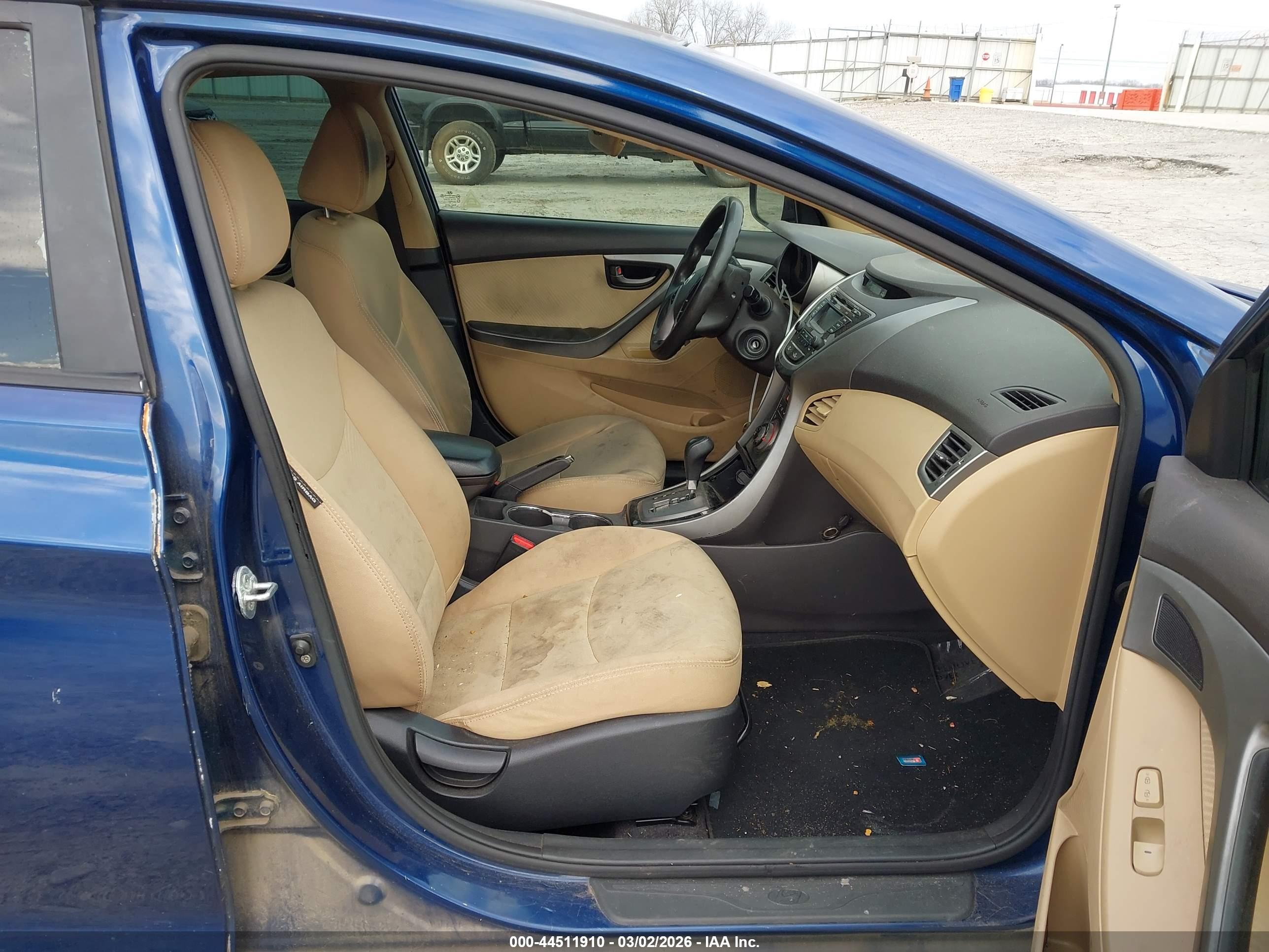 HYUNDAI ELANTRA image 5