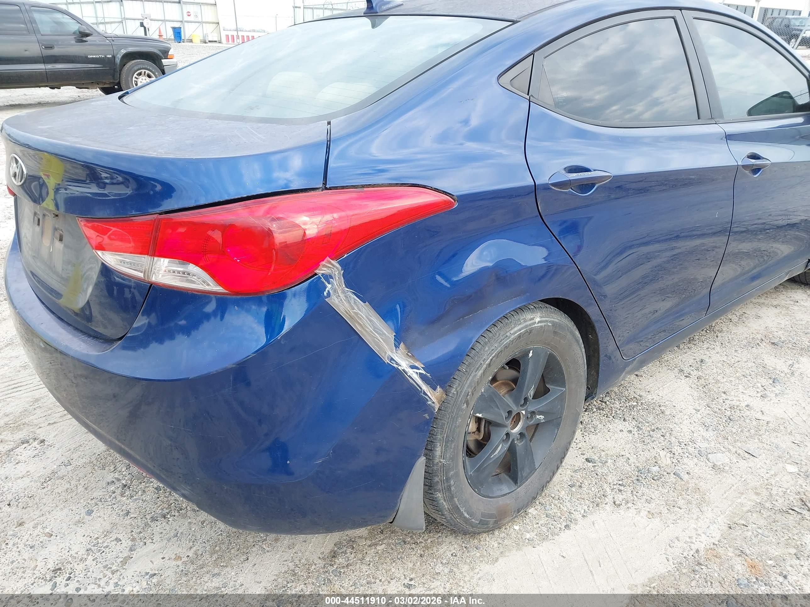 HYUNDAI ELANTRA image 6