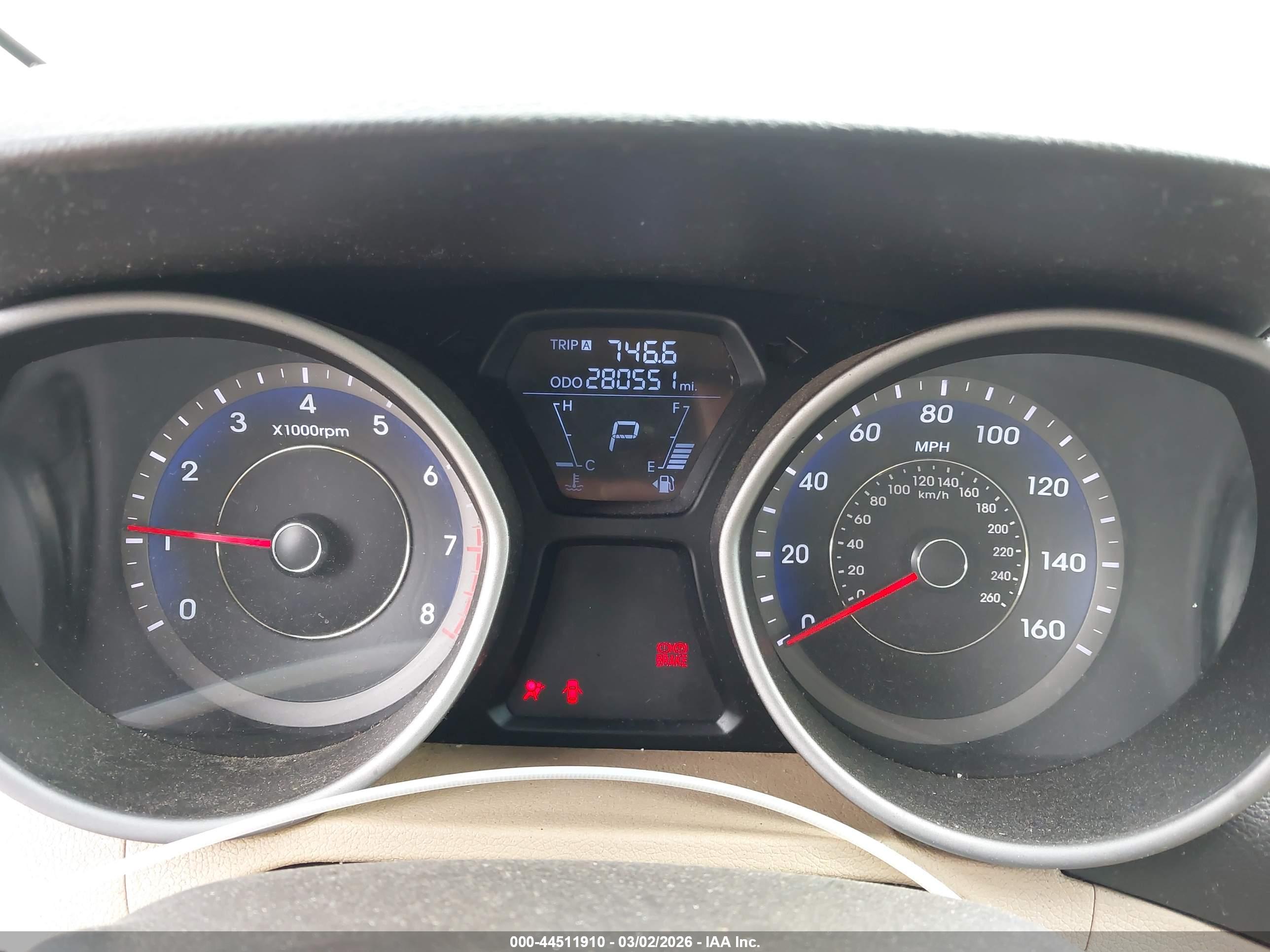 HYUNDAI ELANTRA image 7