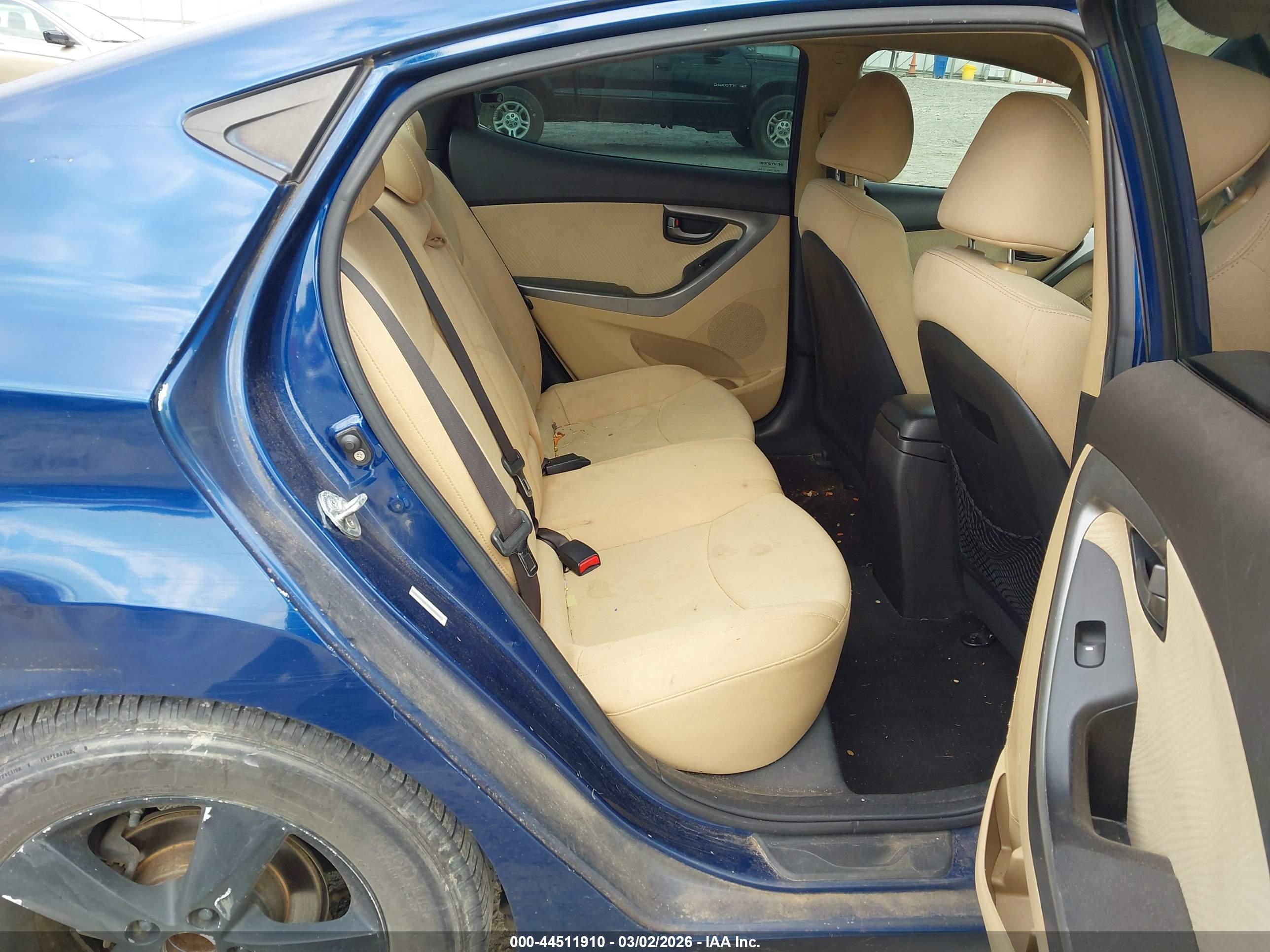 HYUNDAI ELANTRA image 8
