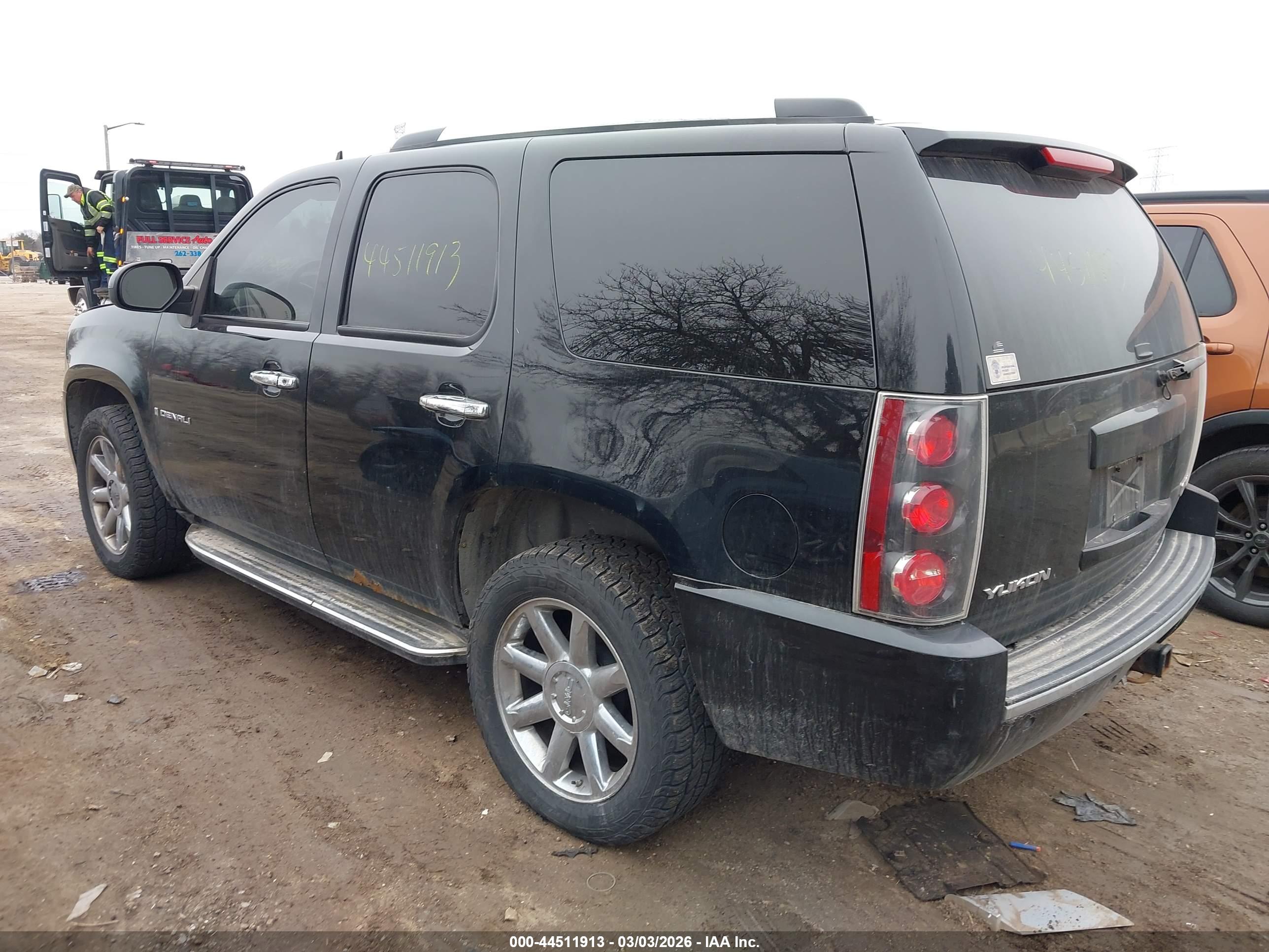 GMC YUKON image 3