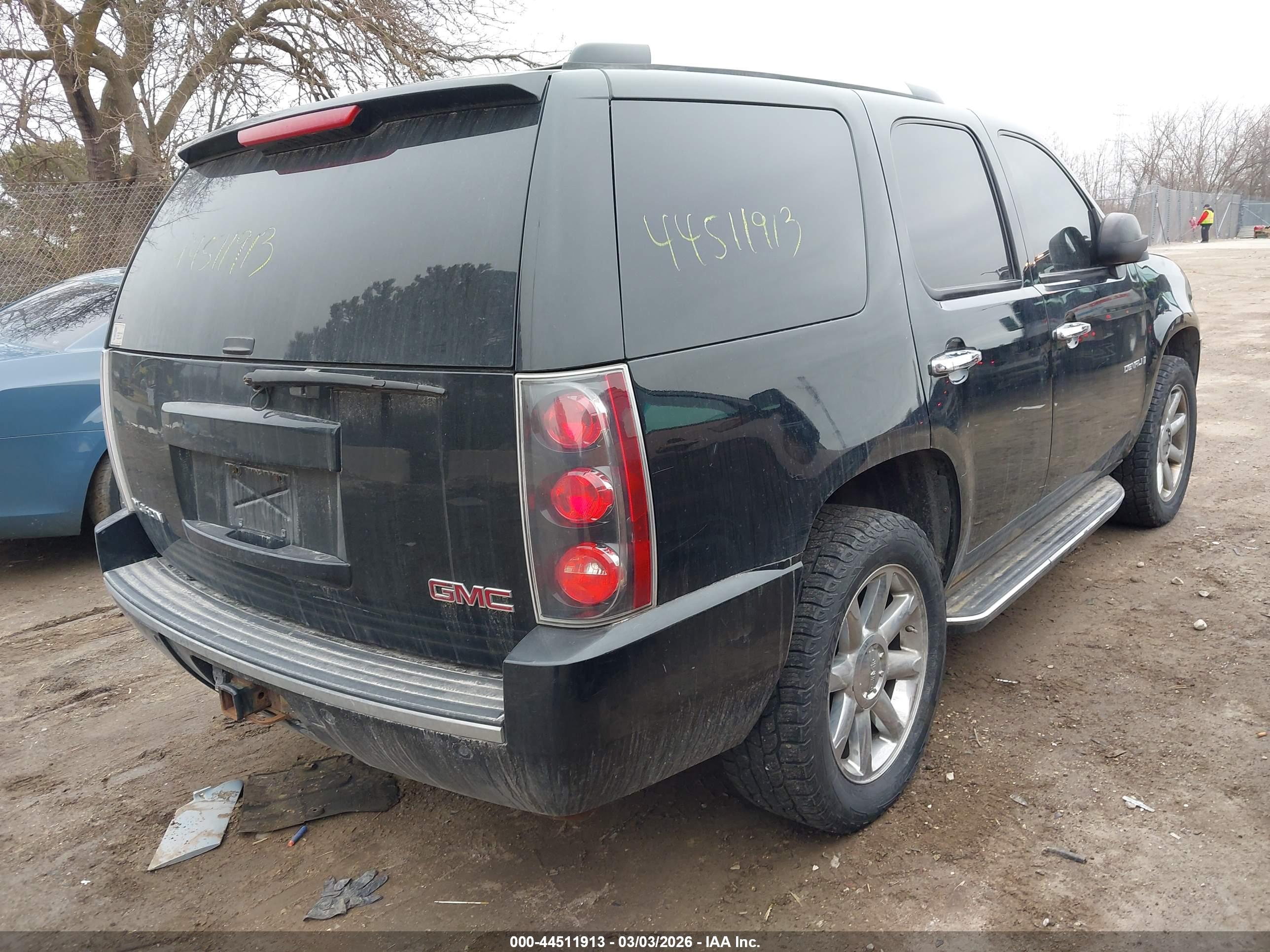 GMC YUKON image 4